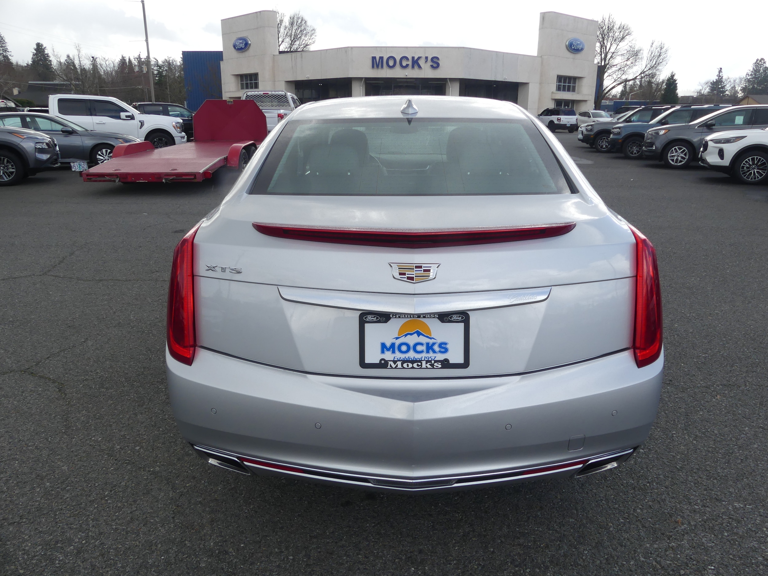 Used 2017 Cadillac XTS Luxury with VIN 2G61M5S35H9137890 for sale in Grants Pass, OR