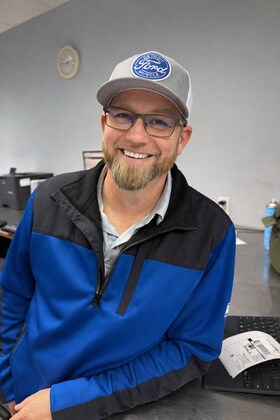 Staff member Mike O'neil from ID_69031bfe3d28