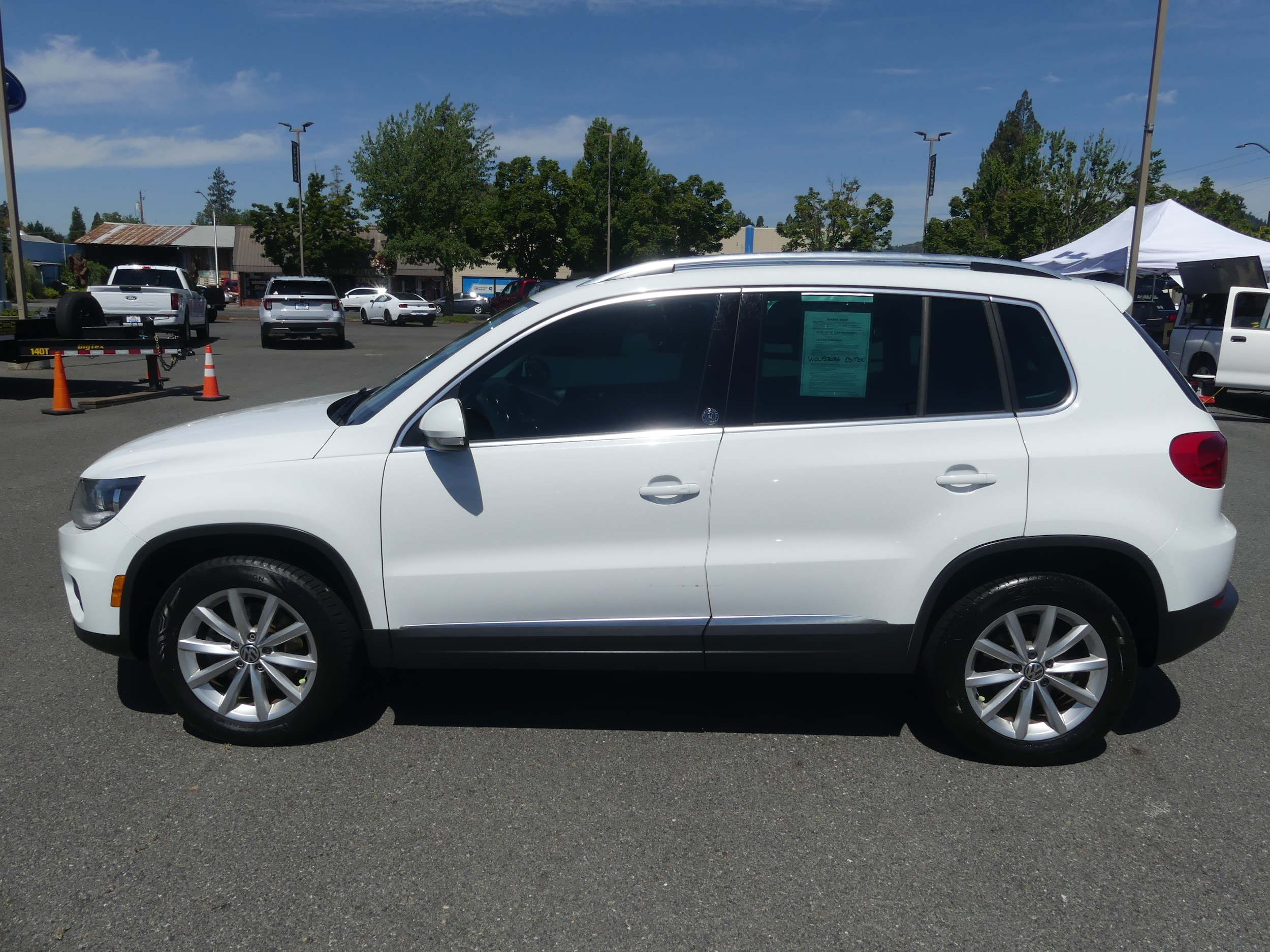 Used 2017 Volkswagen Tiguan Wolfsburg Edition with VIN WVGSV7AX4HK016101 for sale in Grants Pass, OR
