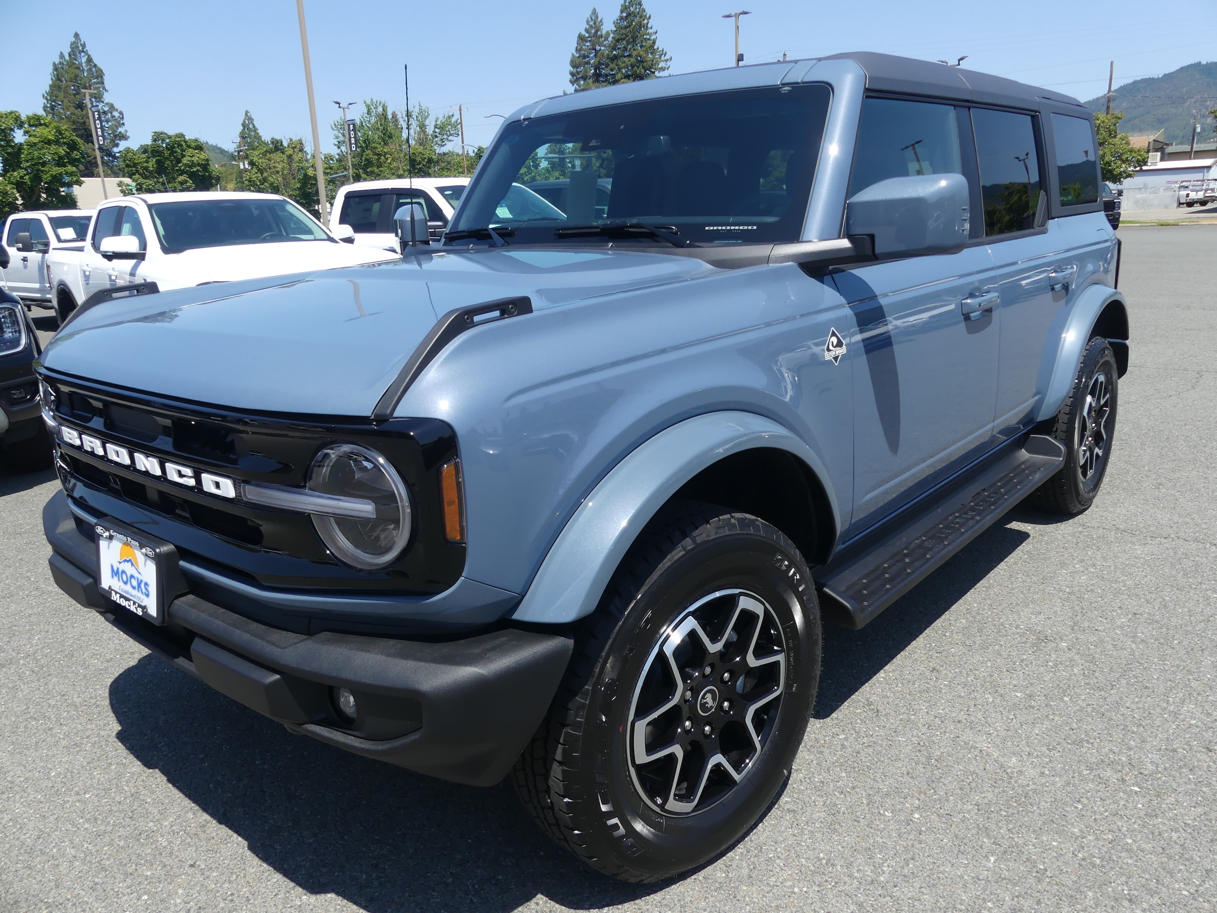 2025 Ford Bronco 4-Door Outer Banks's photo
