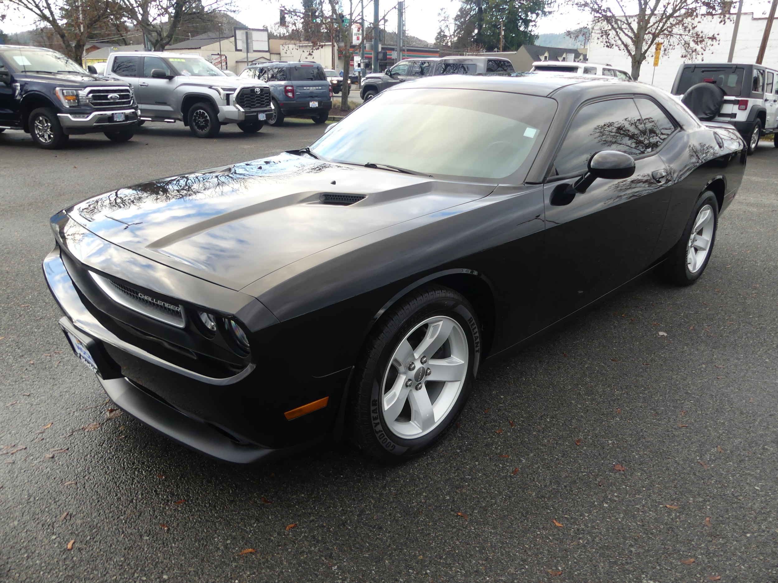 2013 Dodge Challenger SXT's photo