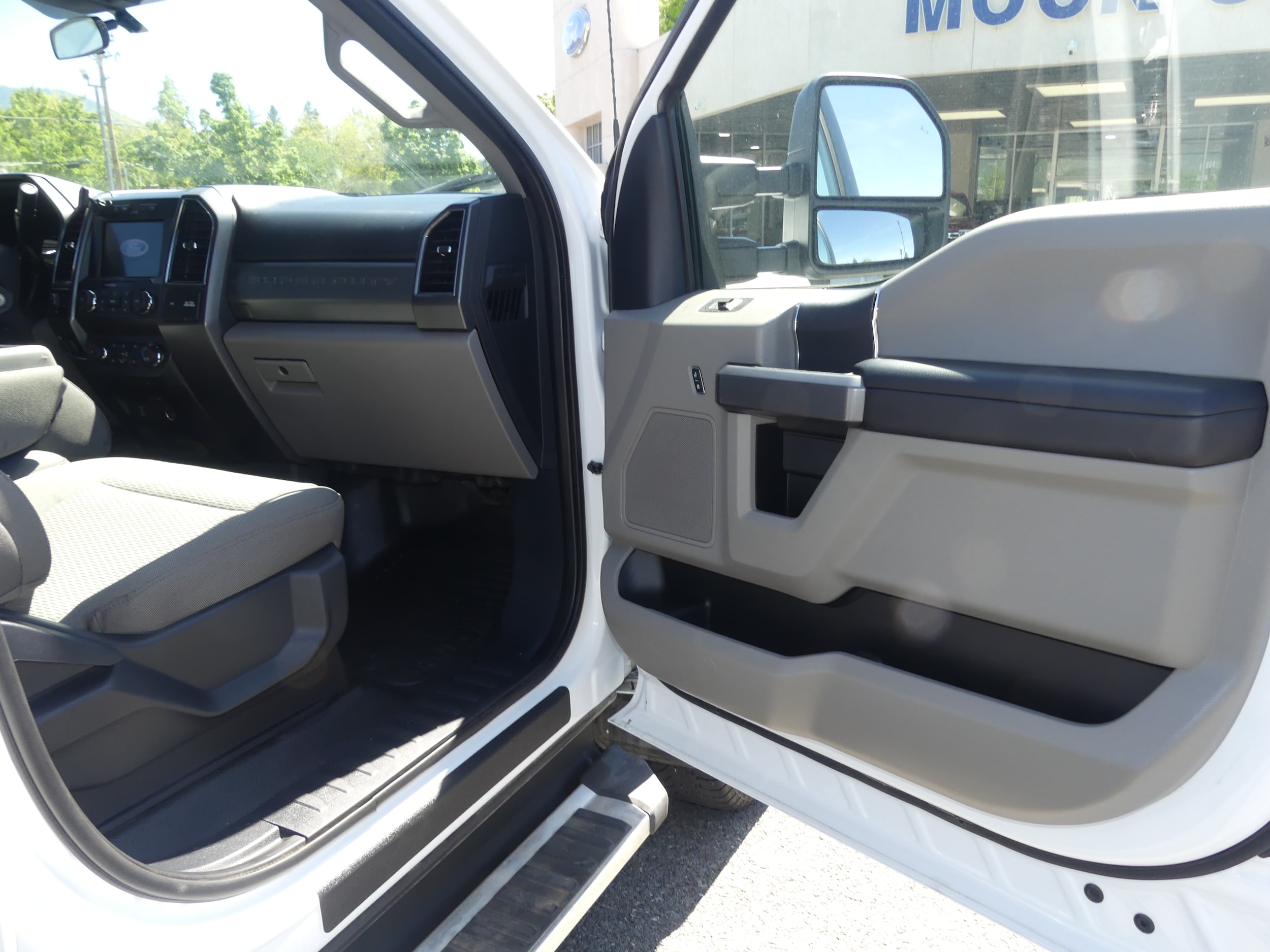 2022 Ford F-350 Super Duty XLT - Photo 16