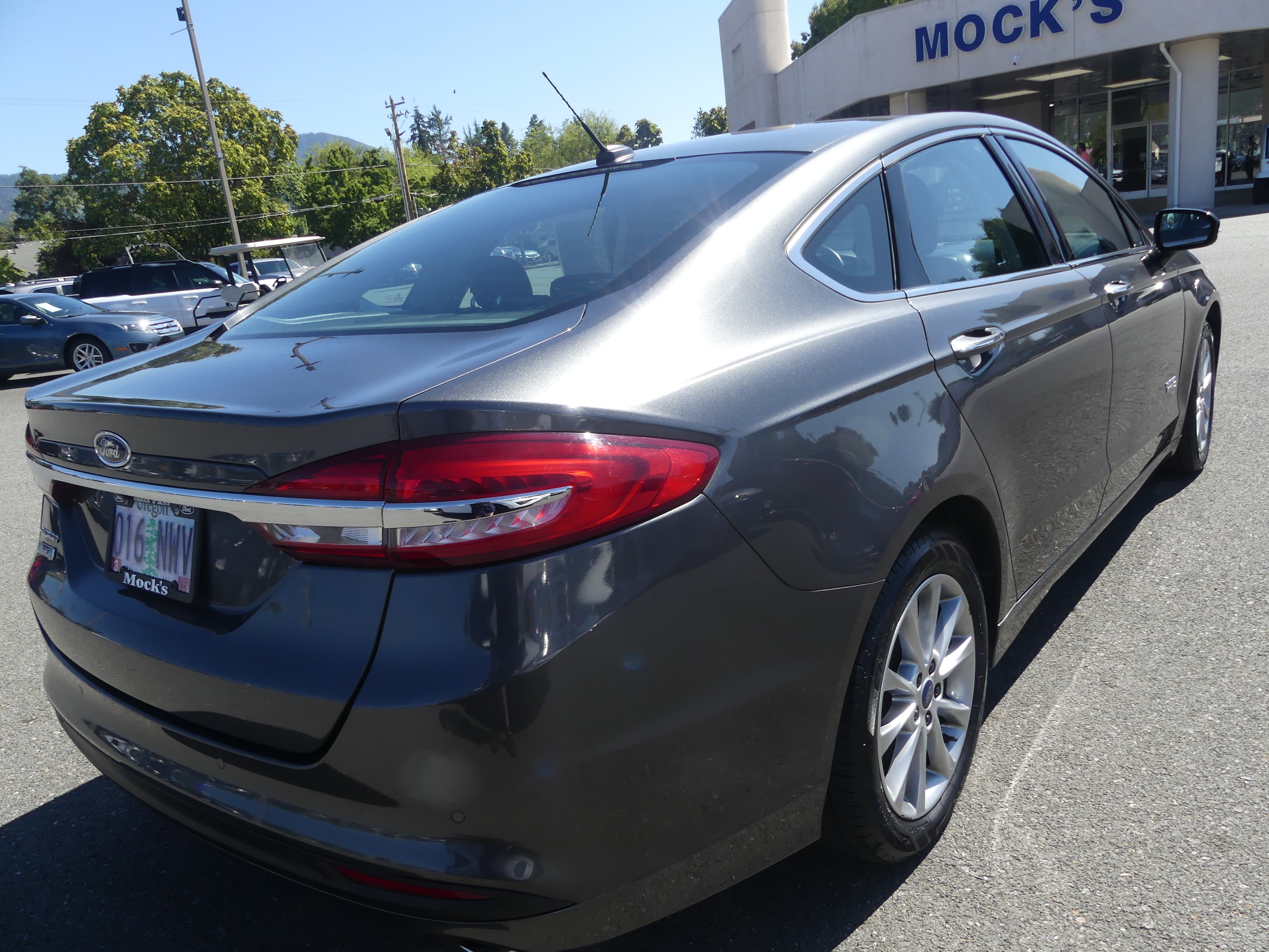 Used 2017 Ford Fusion Energi SE Luxury with VIN 3FA6P0PU7HR354369 for sale in Grants Pass, OR