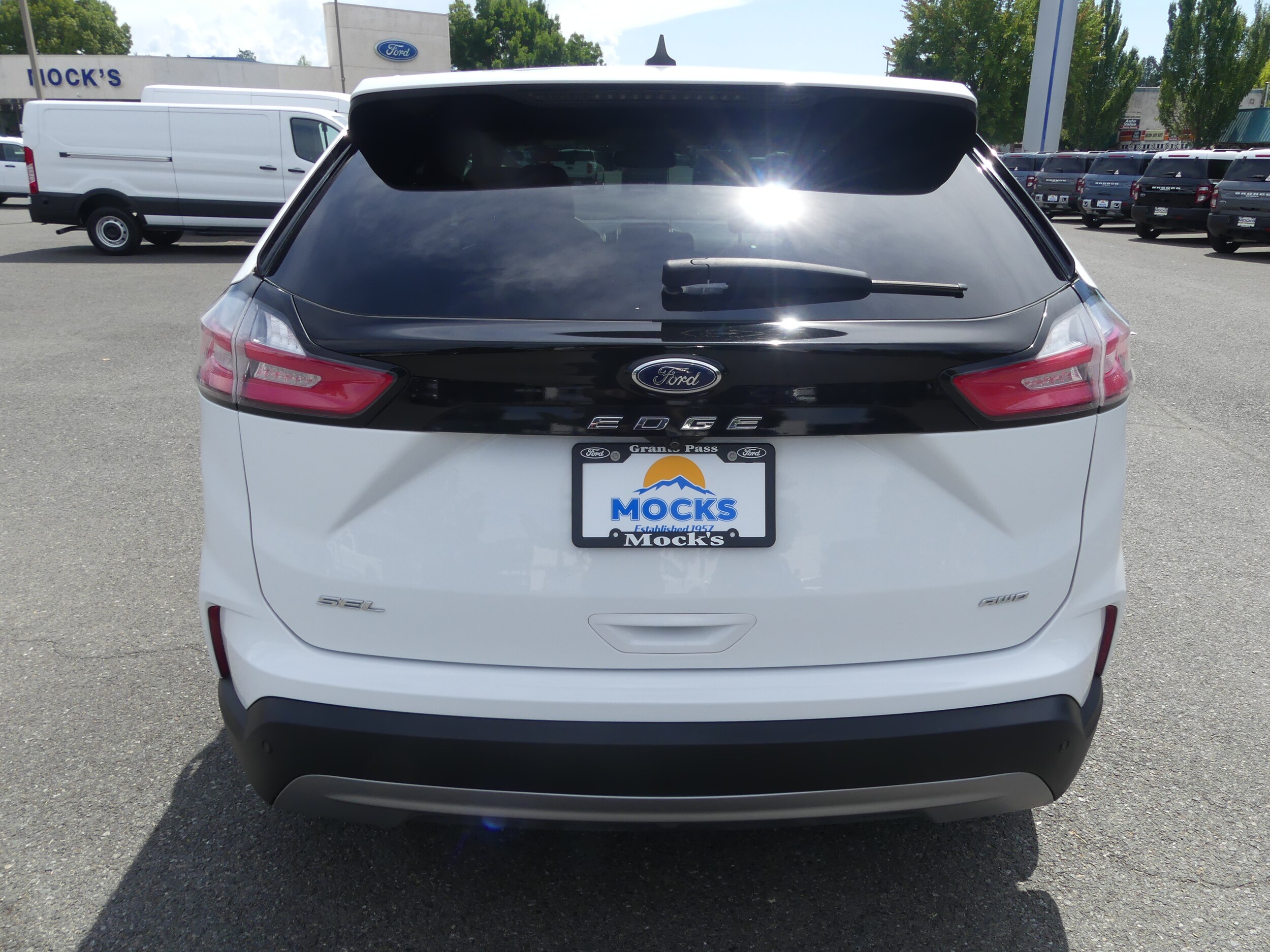 2022 Ford Edge SEL photo 4