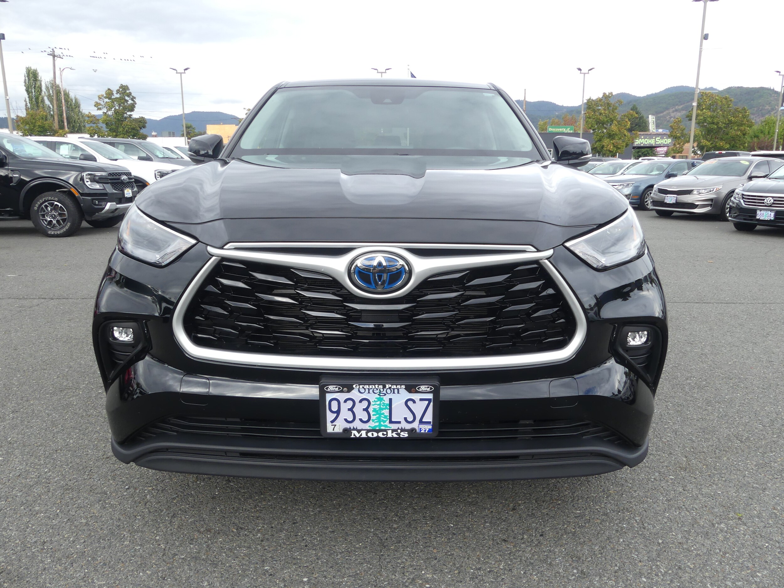 2022 Toyota Highlander Hybrid LE photo 2