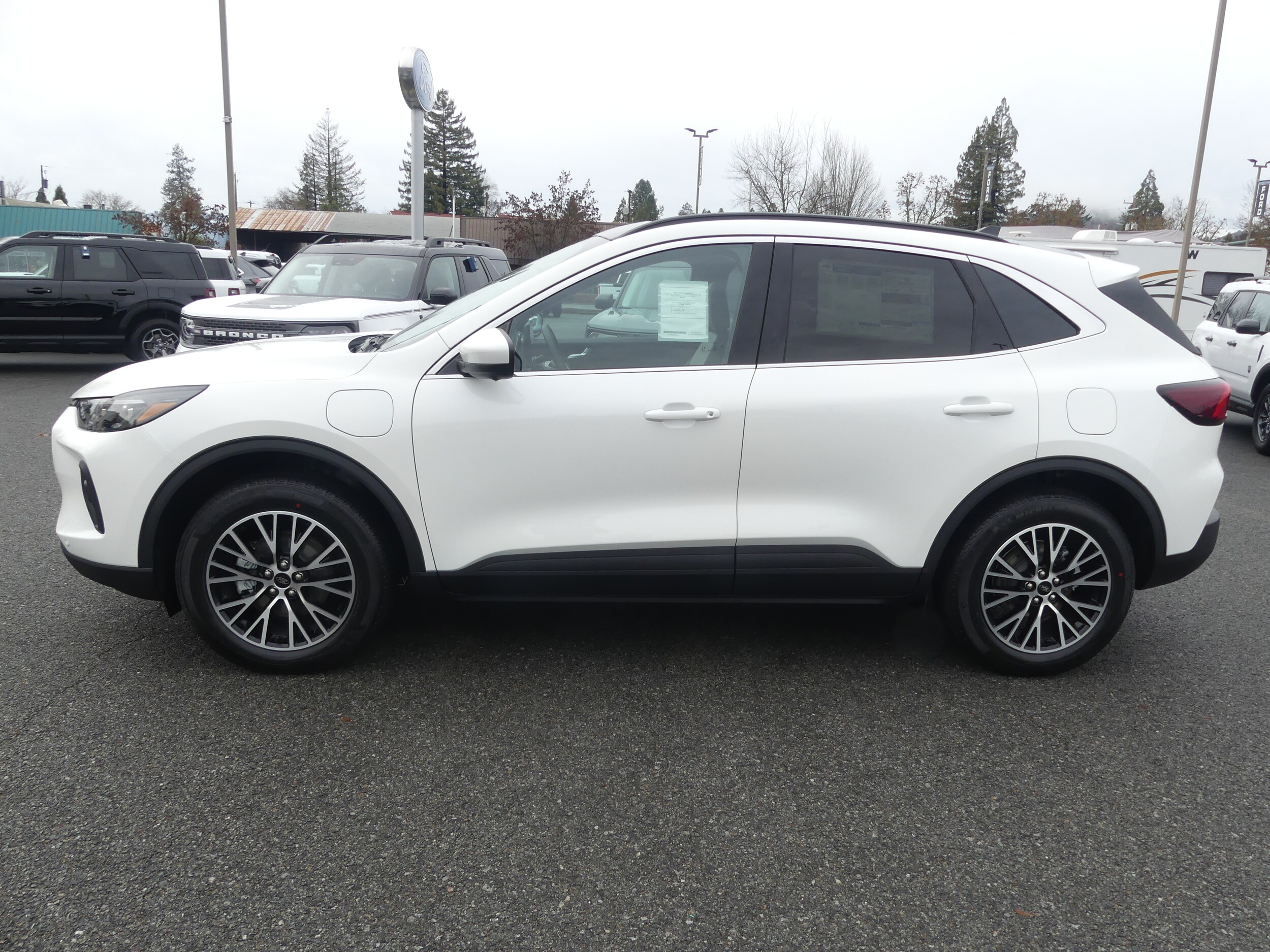 2025 Ford Escape Plug-In Hybrid photo 2