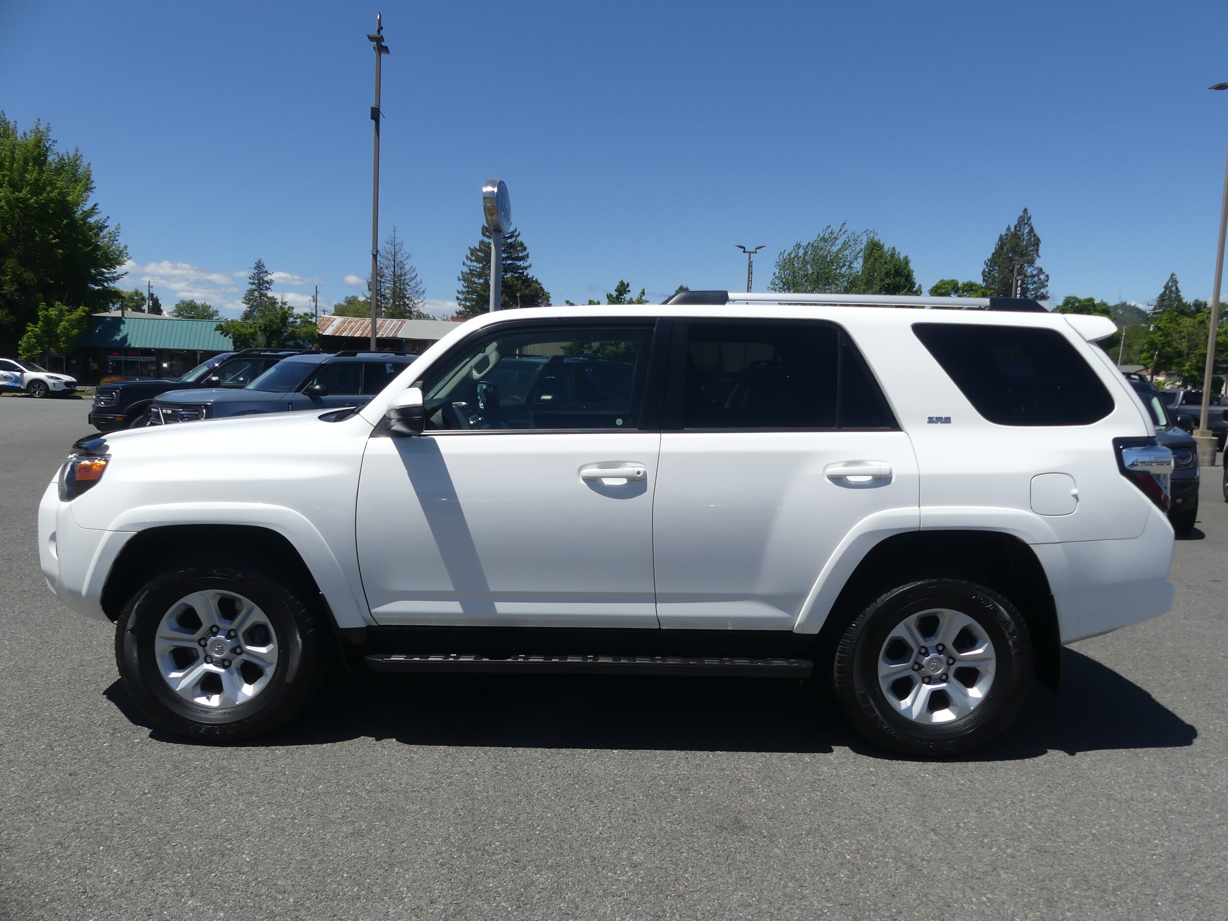 2019 Toyota 4Runner SR5 photo 3
