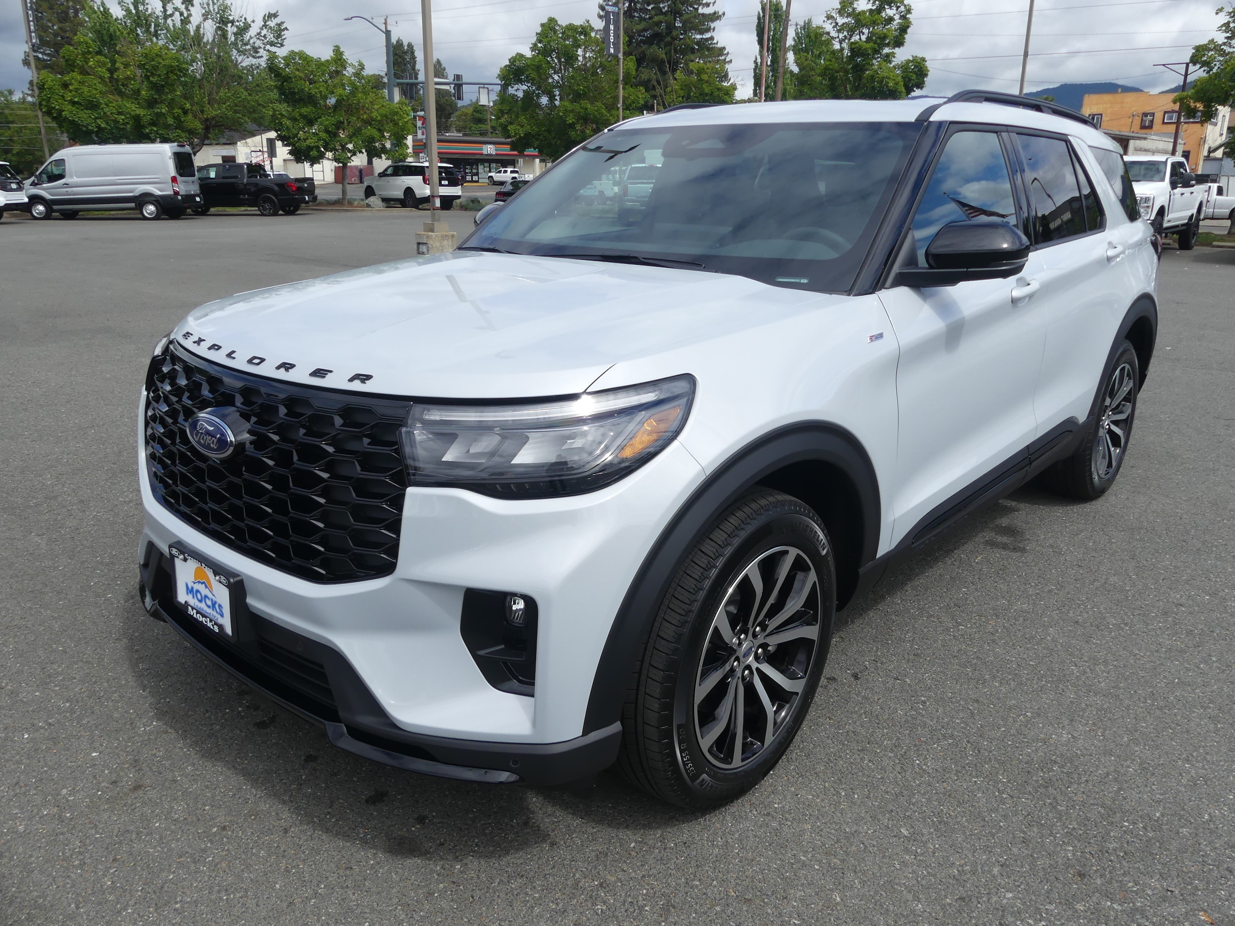 2026 Ford Explorer ST-LINE 4WD's photo