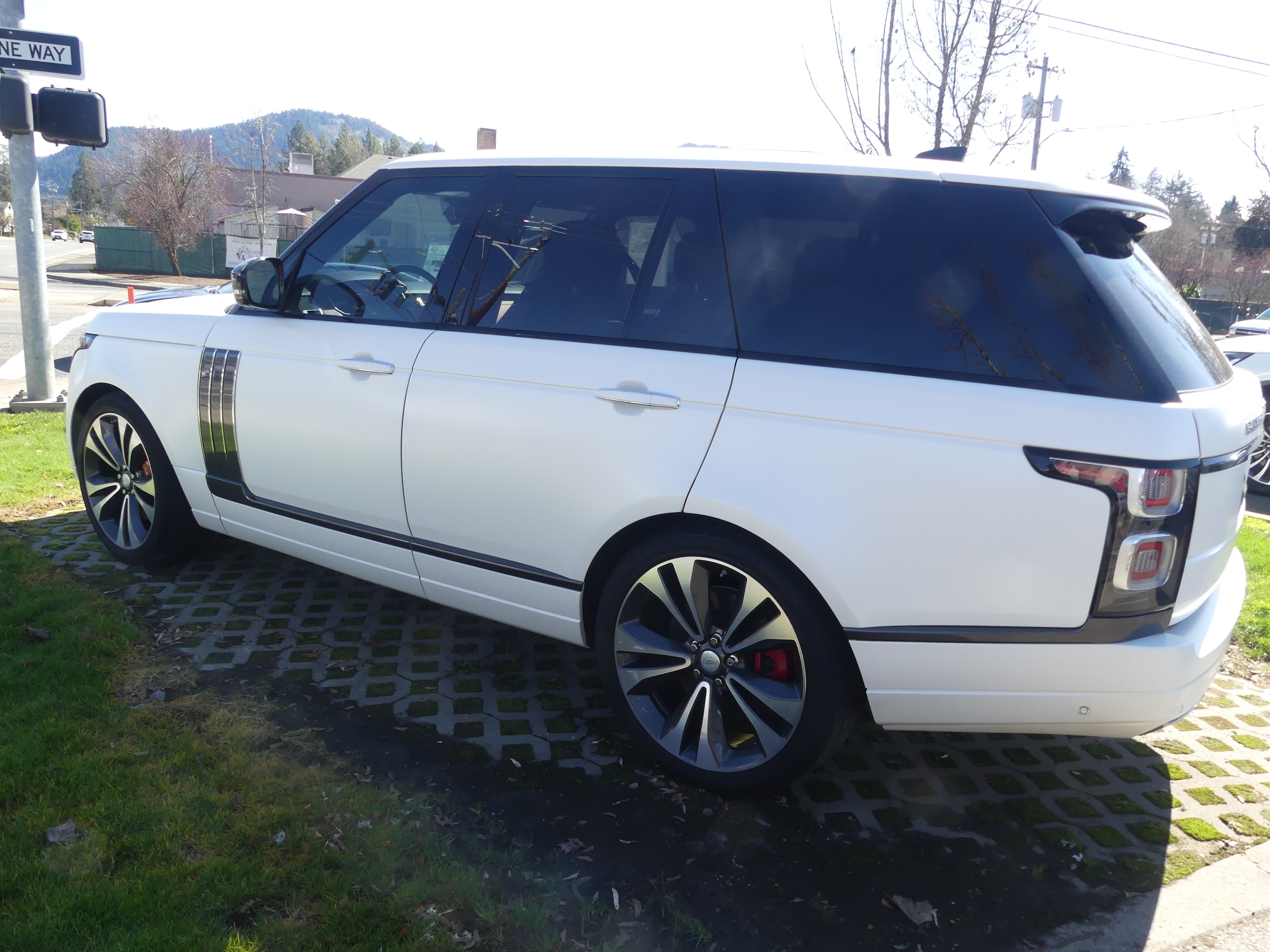 Used 2021 Land Rover Range Rover SVAutobiography with VIN SALGW2RE9MA437477 for sale in Grants Pass, OR