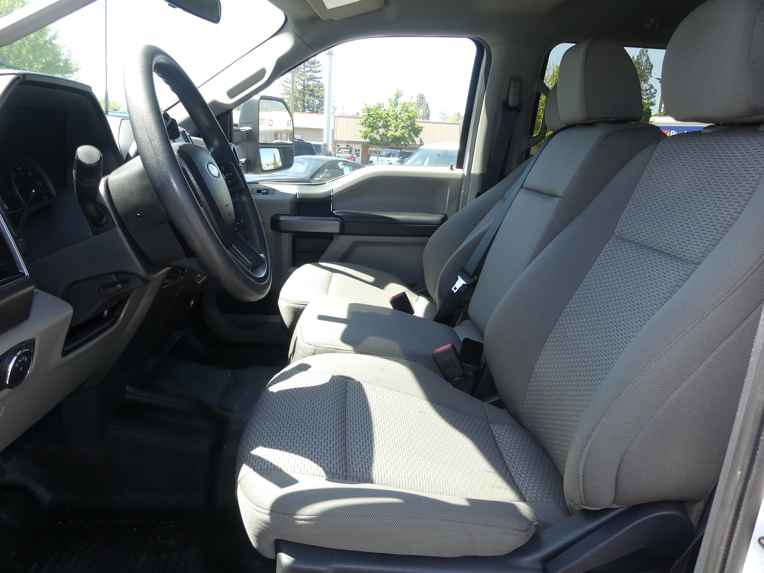 2022 Ford F-350 Super Duty XLT - Photo 10