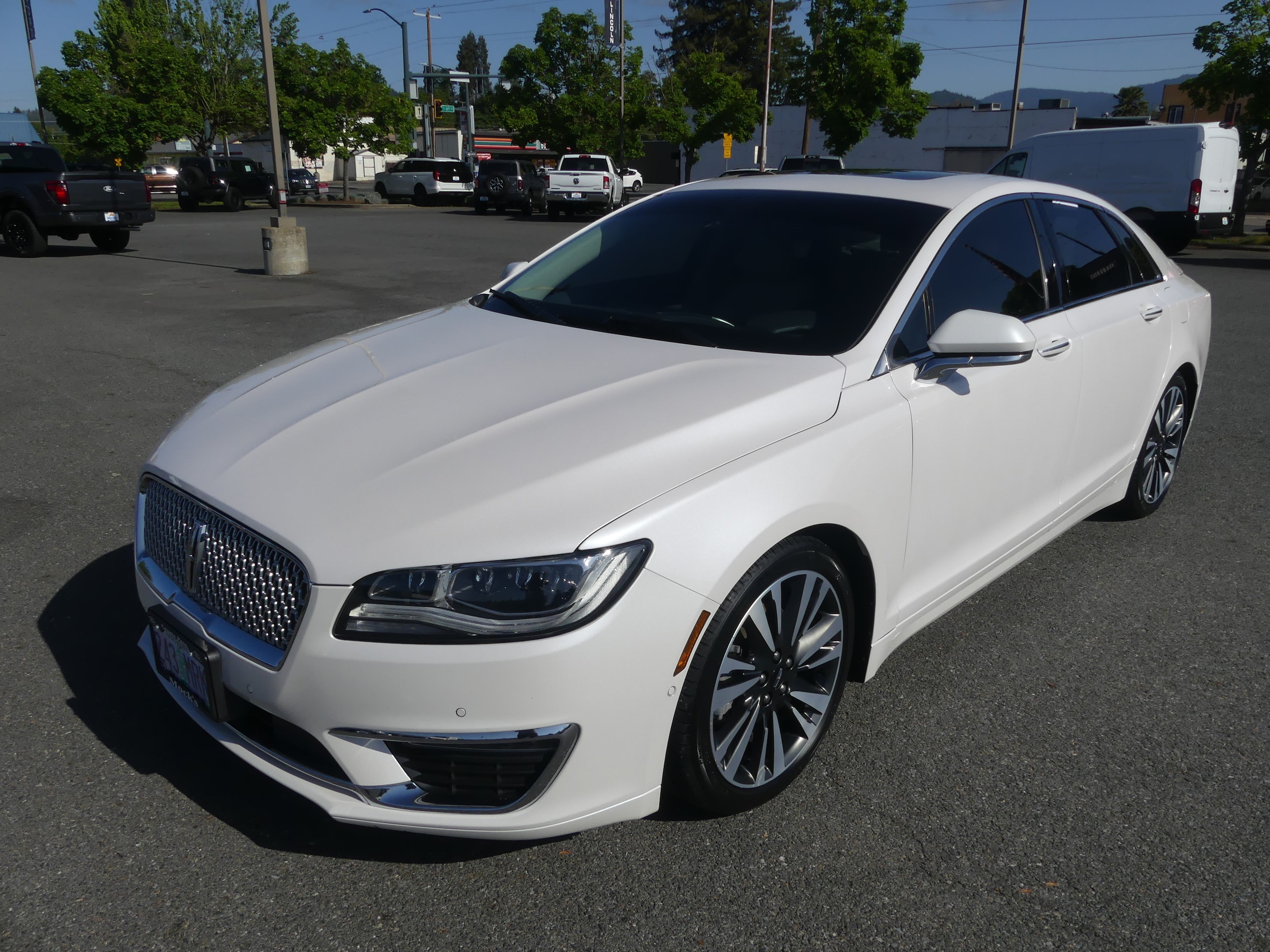 2017 Lincoln MKZ Hybrid Reserve Sedan