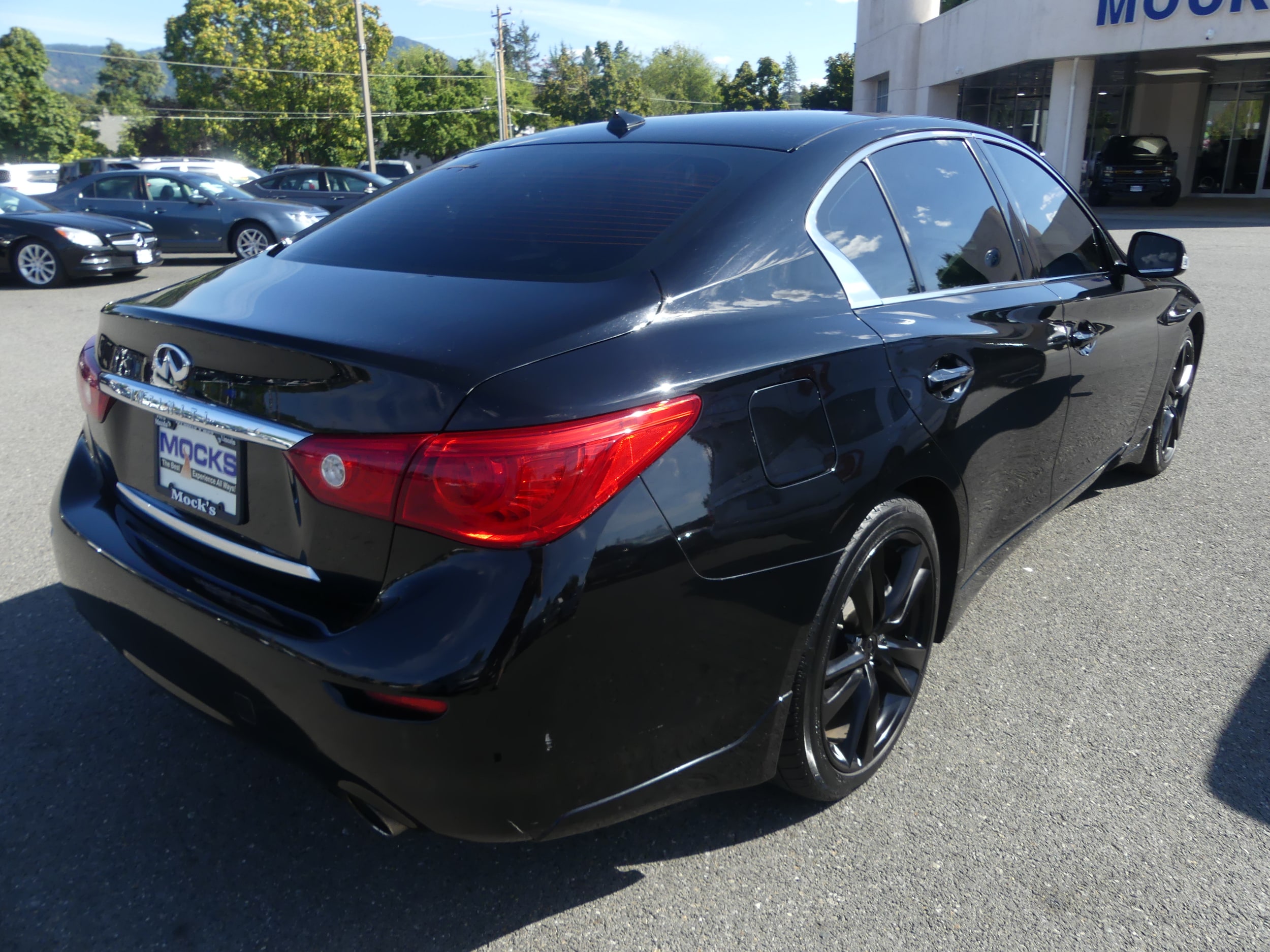 Used 2015 INFINITI Q50 Hybrid Premium with VIN JN1AV7AR4FM850732 for sale in Grants Pass, OR