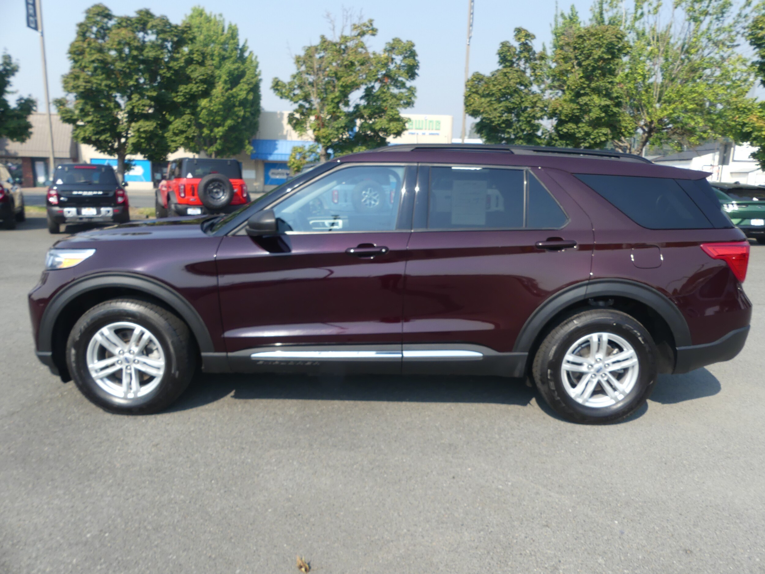 2023 Ford Explorer XLT photo 2