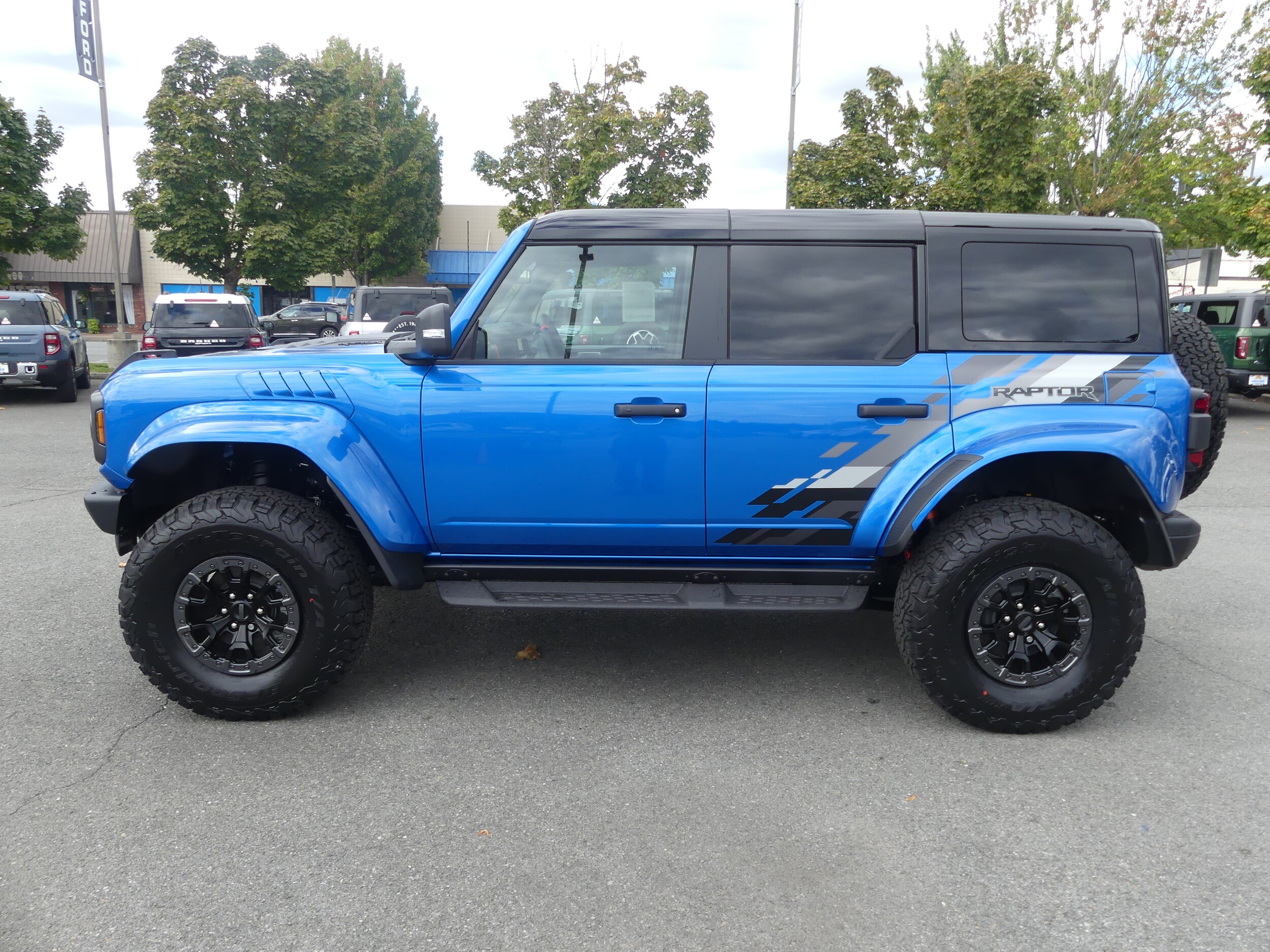 2025 Ford Bronco Raptor photo 2