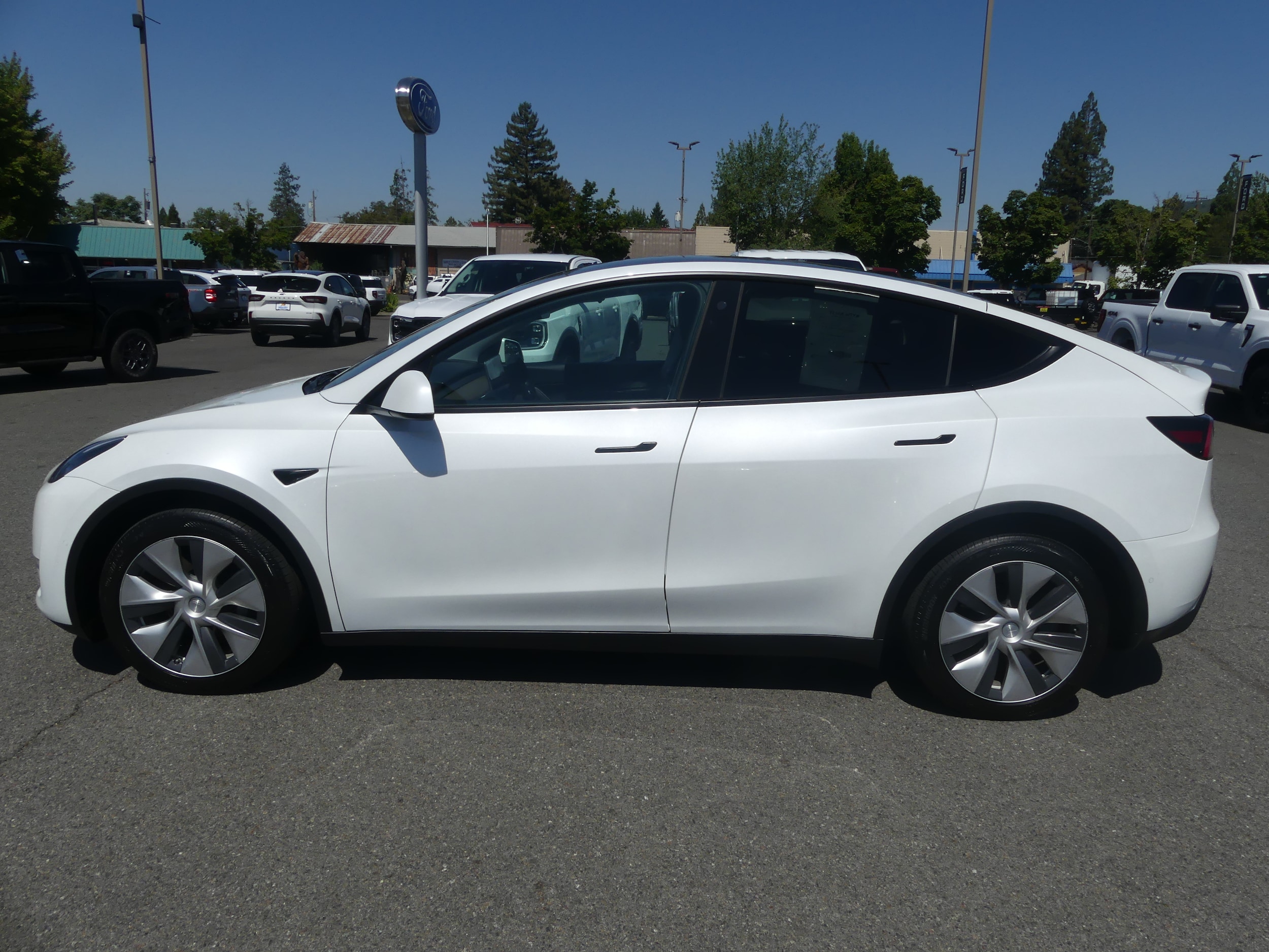 Used 2021 Tesla Model Y Long Range with VIN 5YJYGDEE5MF088335 for sale in Kansas City