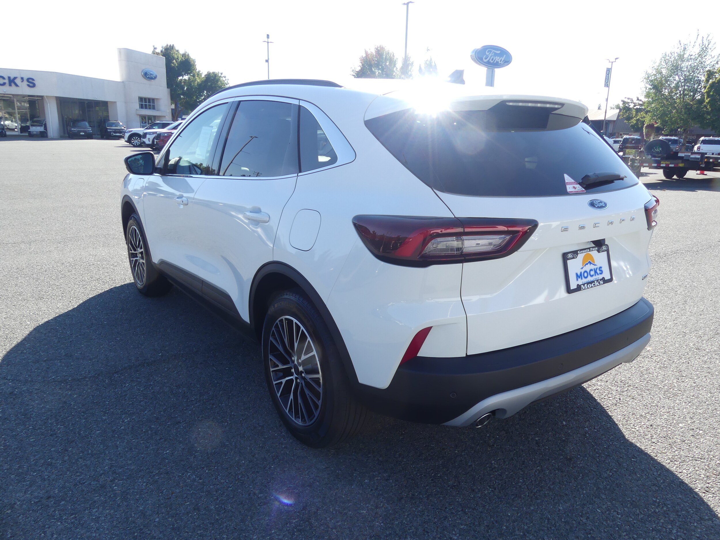 2025 Ford Escape Plug-In Hybrid photo 2