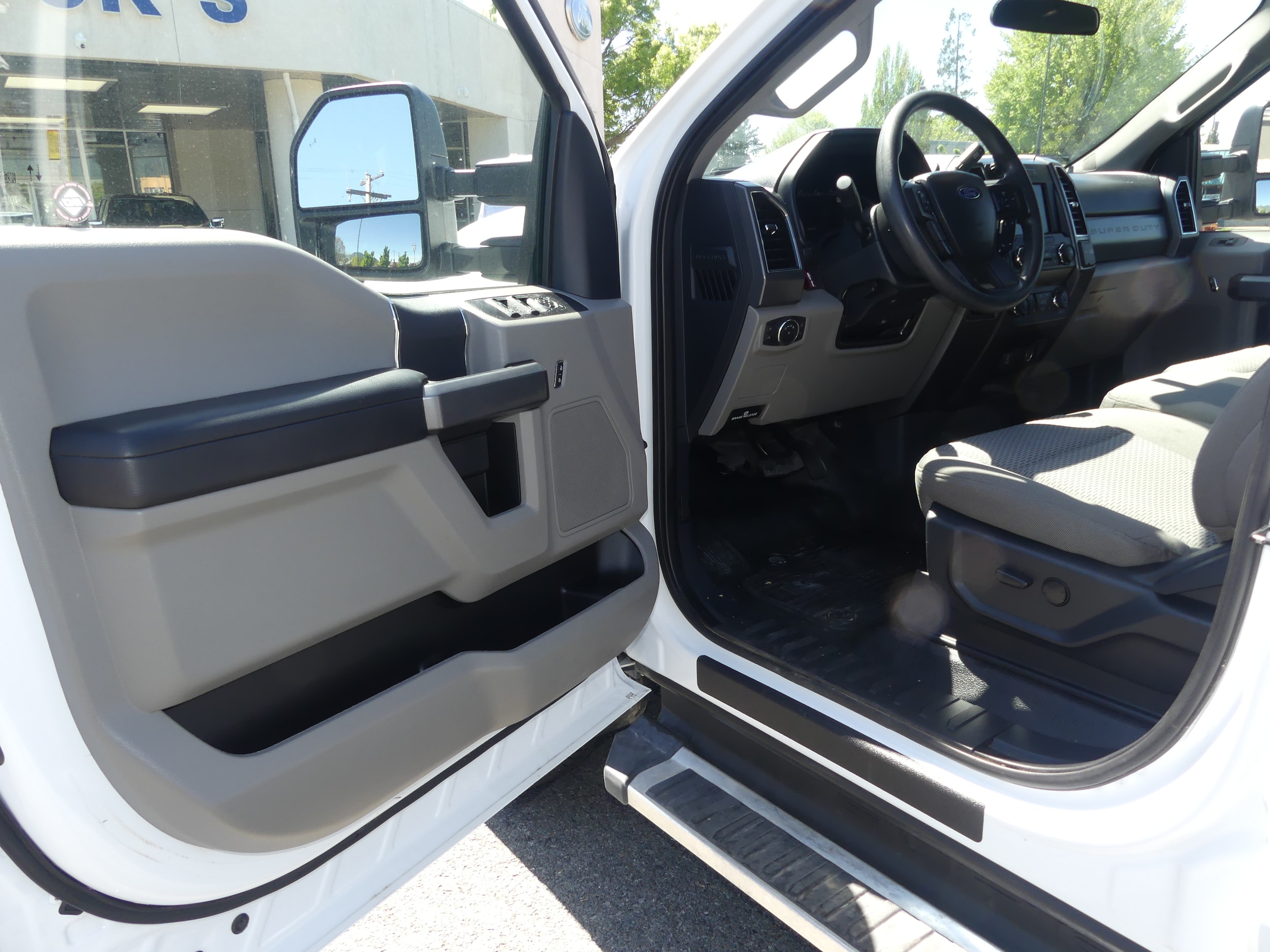 2022 Ford F-350 Super Duty XLT - Photo 9