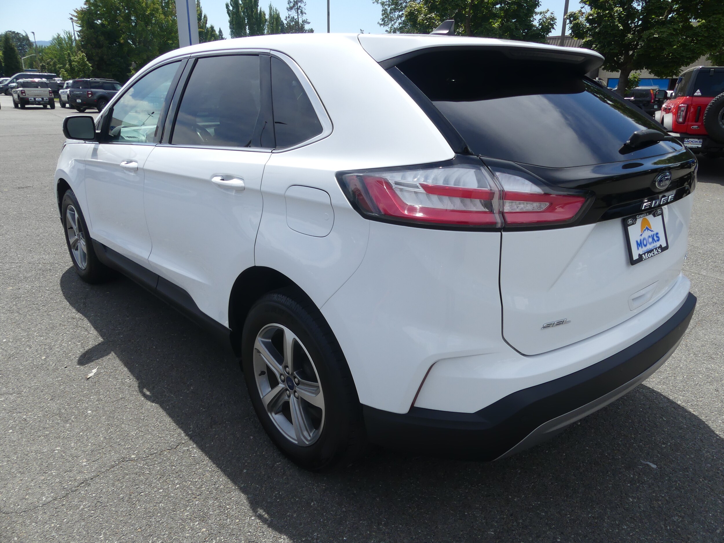 2022 Ford Edge SEL photo 3