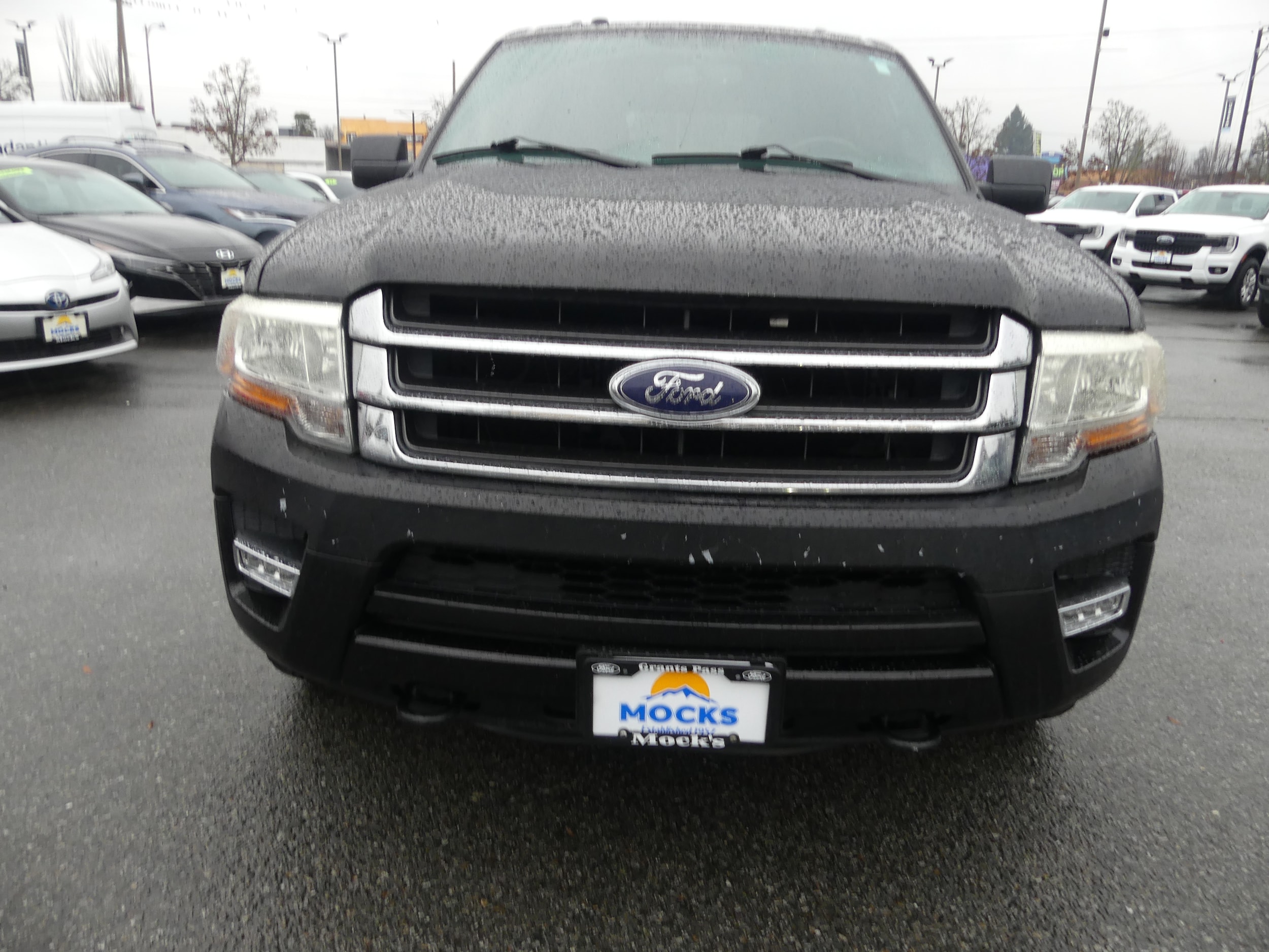 Used 2015 Ford Expedition XLT with VIN 1FMJU1JT2FEF04614 for sale in Grants Pass, OR