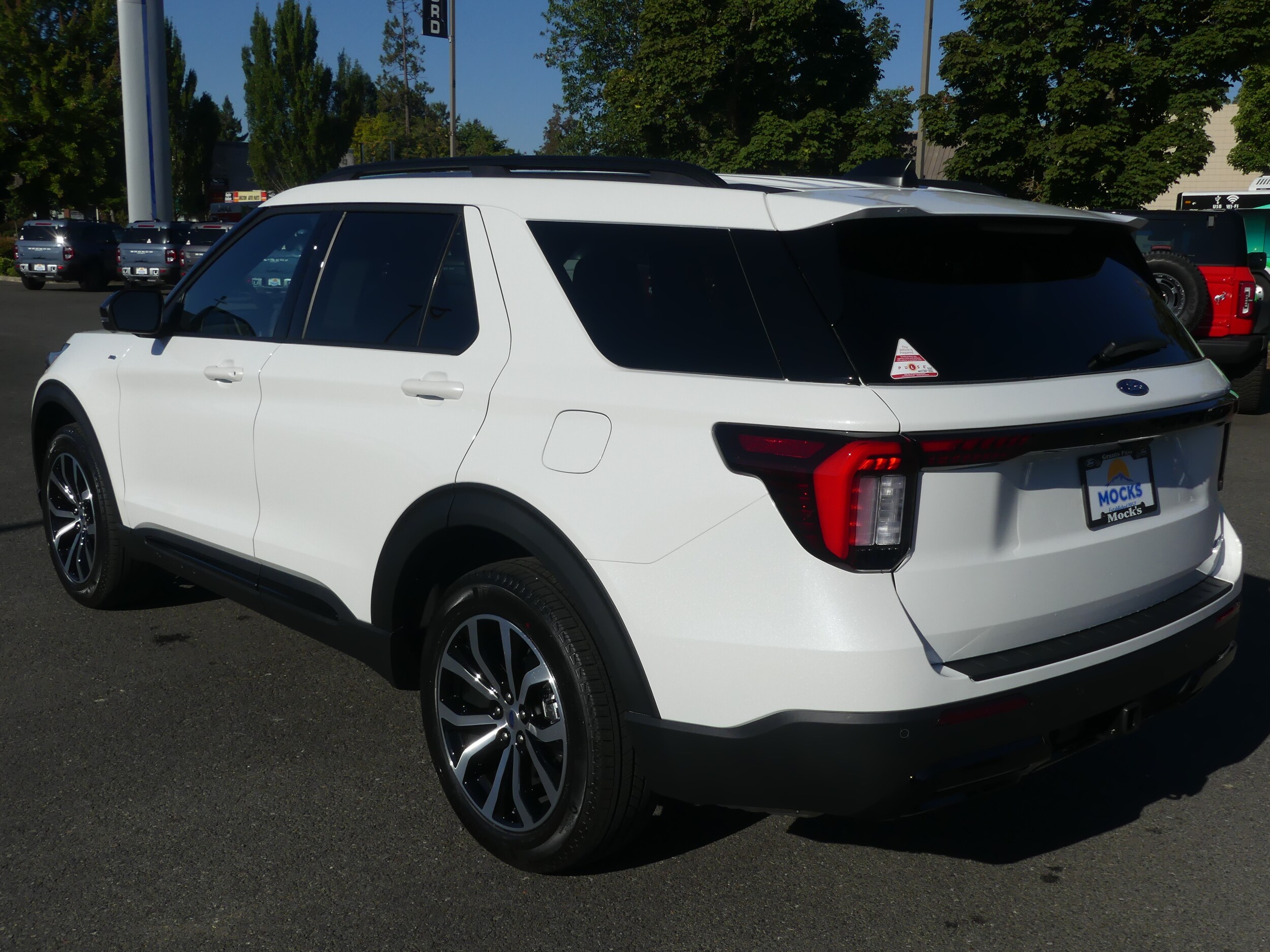 2025 Ford Explorer ST-Line photo 3