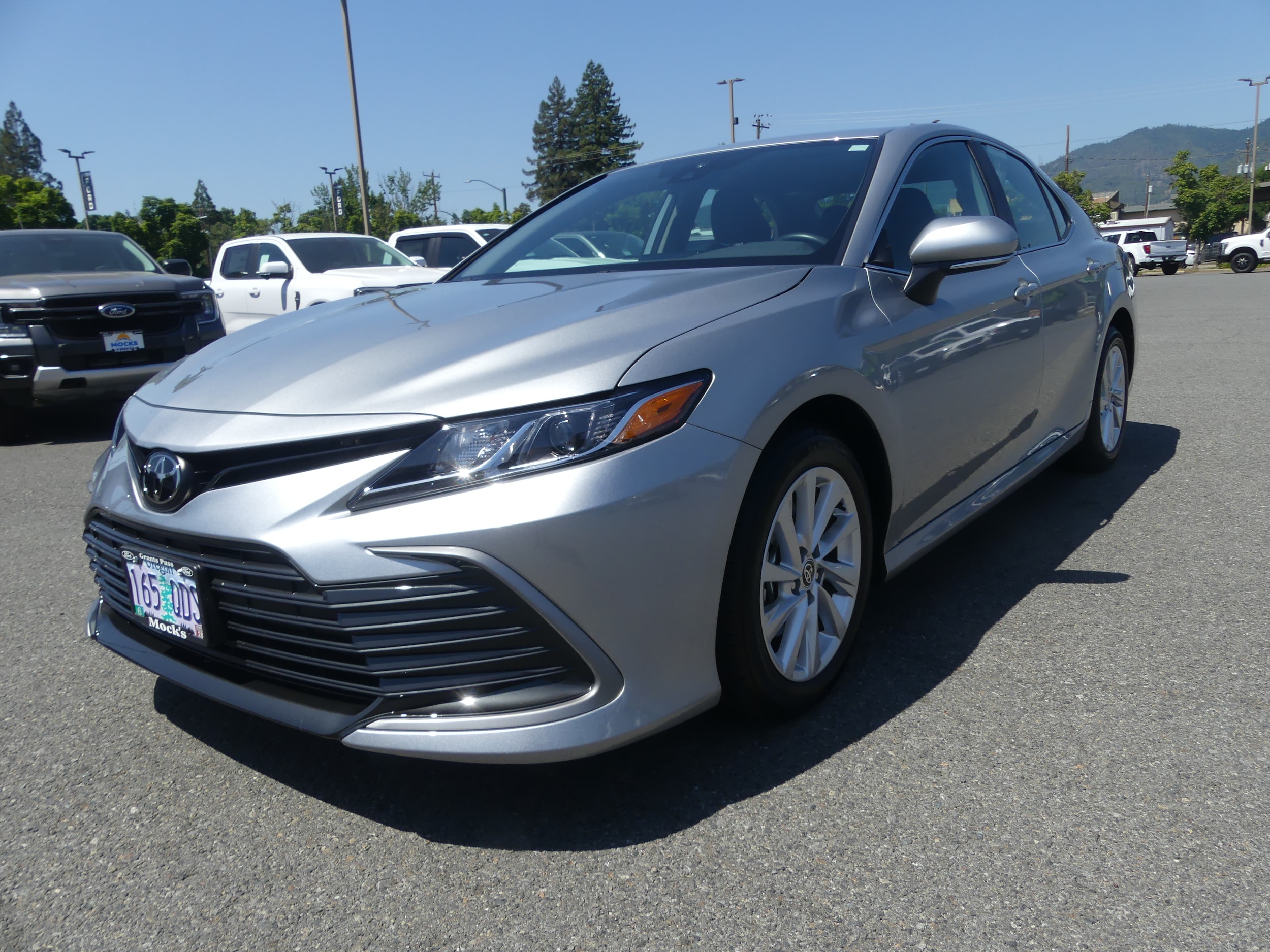 2024 Toyota Camry LE's photo