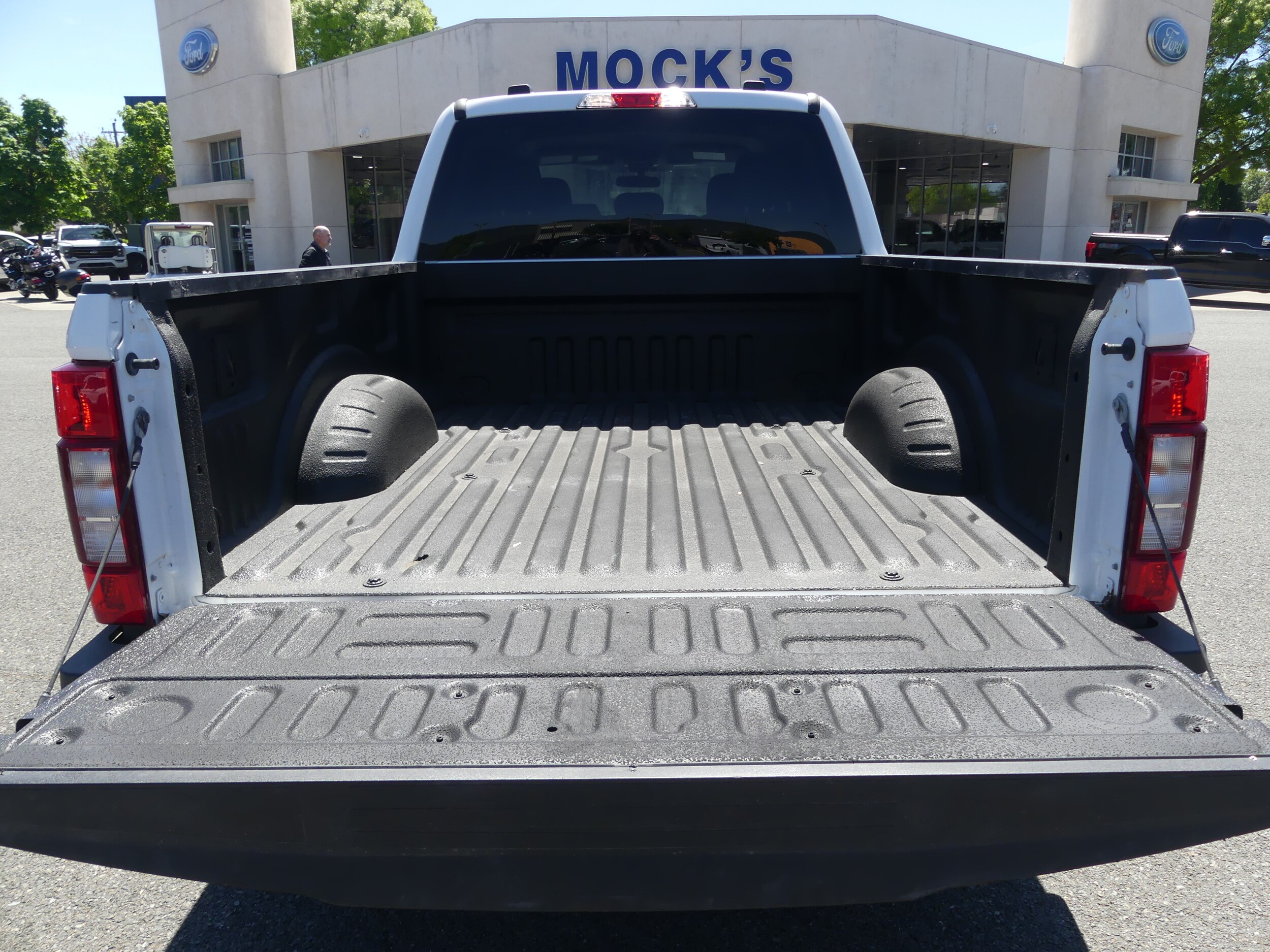 2022 Ford F-350 Super Duty XLT - Photo 18