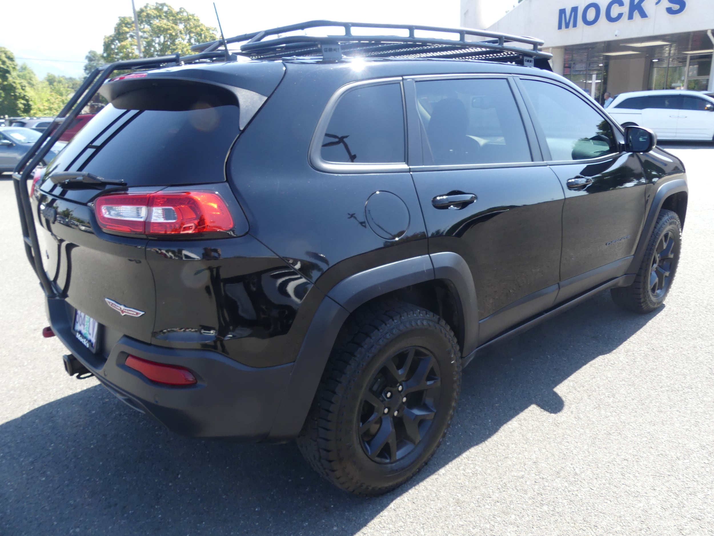 Used 2018 Jeep Cherokee Trailhawk with VIN 1C4PJMBX3JD508390 for sale in Grants Pass, OR