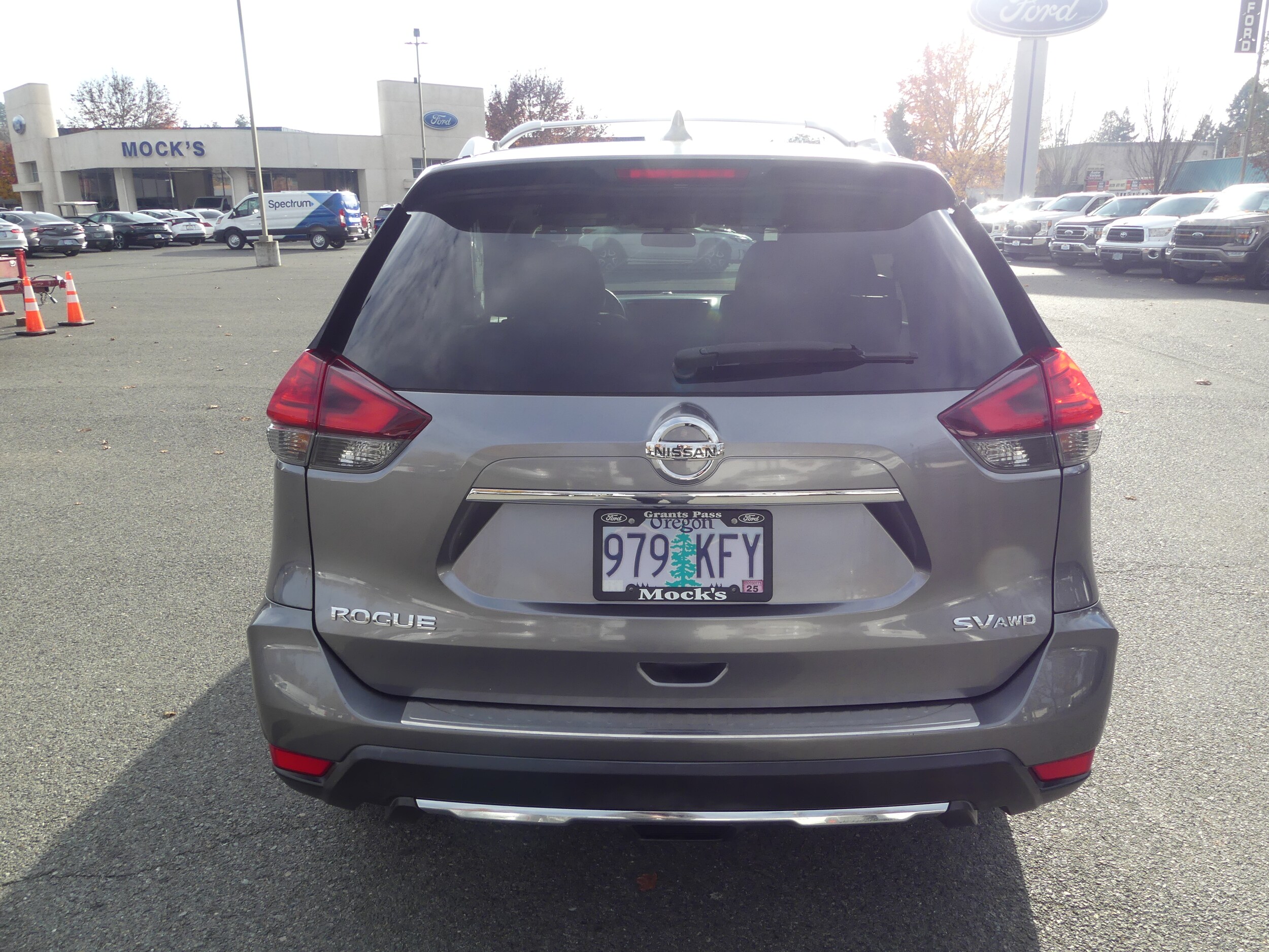 2017 Nissan Rogue SV photo 4