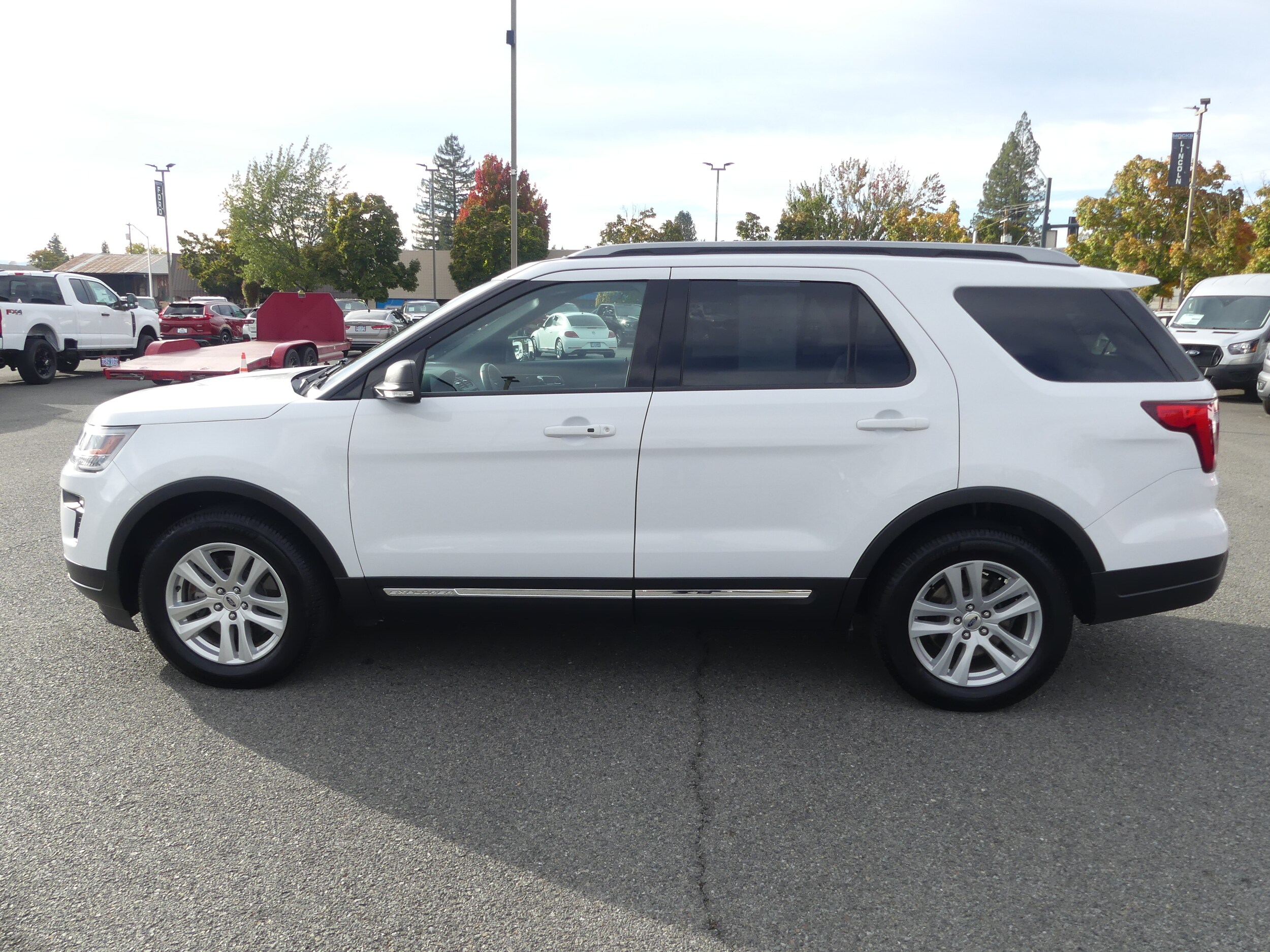 2019 Ford Explorer XLT photo 2