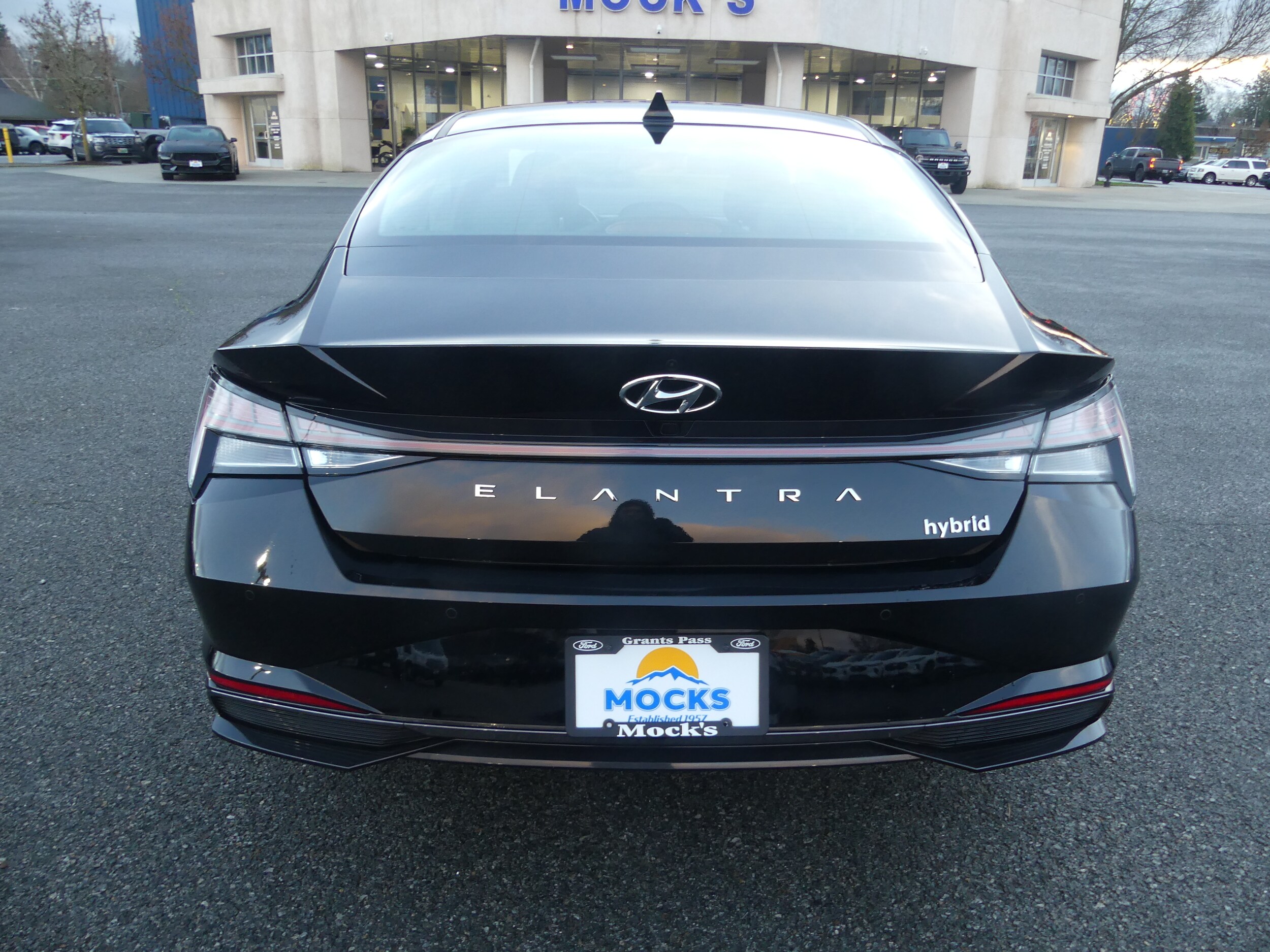 2022 Hyundai Elantra Limited photo 3