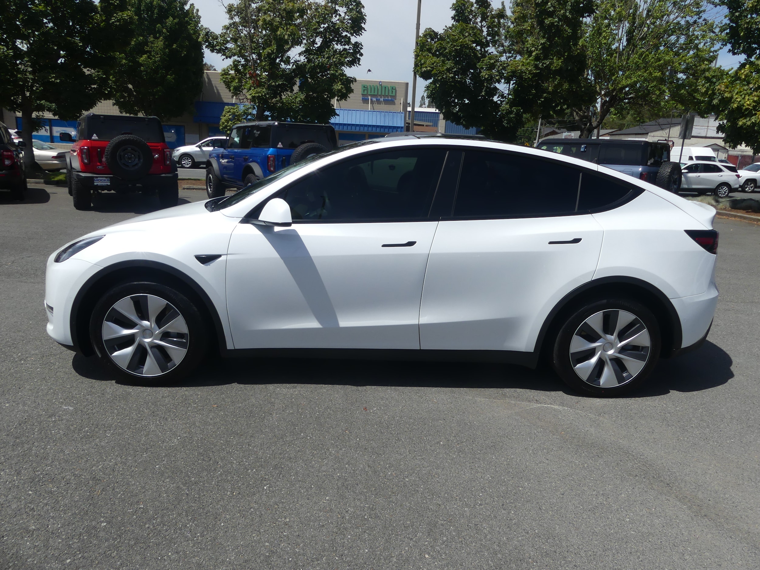 Used 2021 Tesla Model Y Long Range with VIN 5YJYGDEE7MF297124 for sale in Northfield, Minnesota