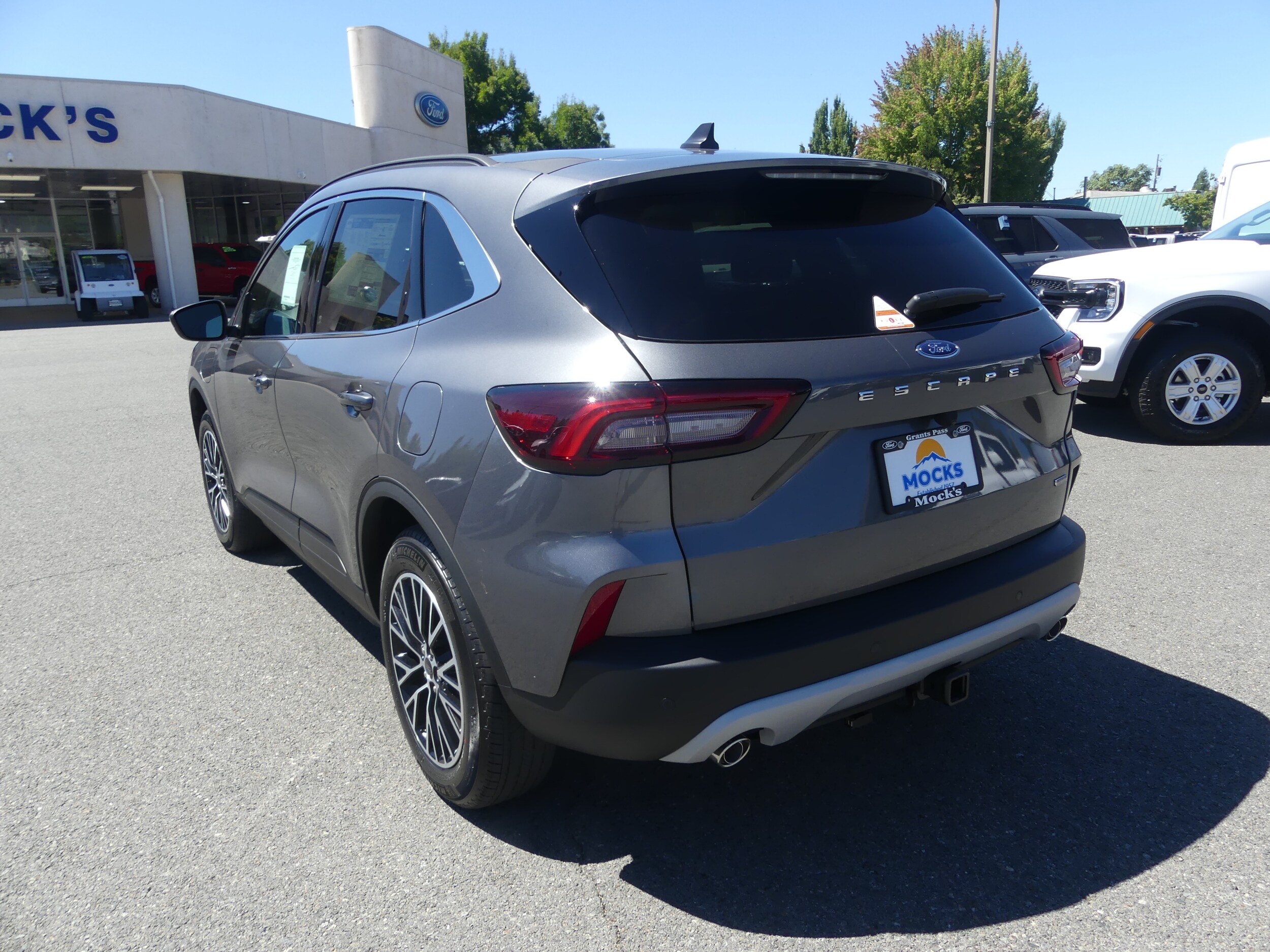 2025 Ford Escape Plug-In Hybrid photo 3