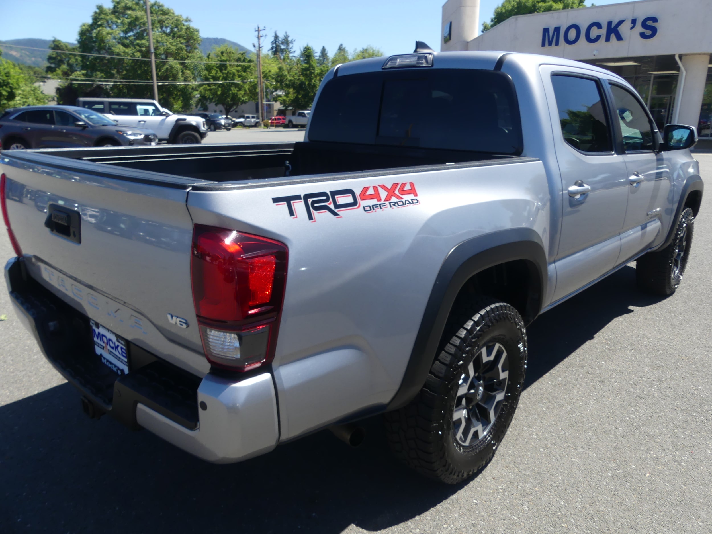 Used 2019 Toyota Tacoma TRD Off Road with VIN 3TMCZ5AN6KM286706 for sale in Grants Pass, OR