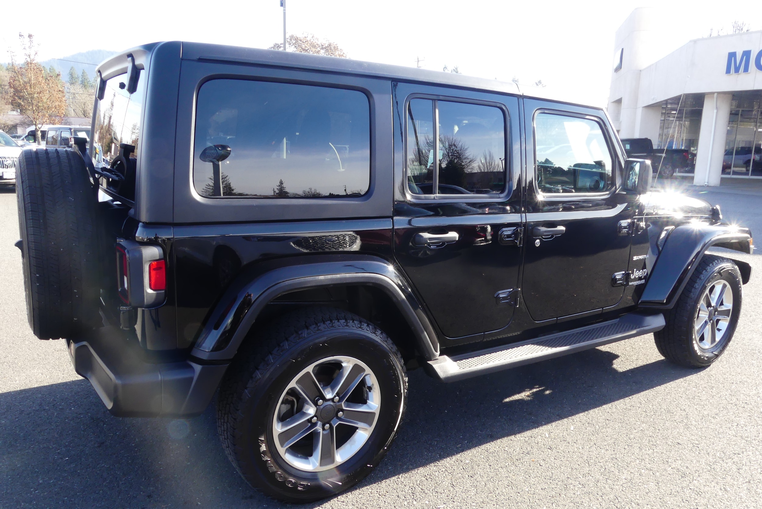 Used 2020 Jeep Wrangler Unlimited Sahara with VIN 1C4HJXEN4LW235175 for sale in Grants Pass, OR