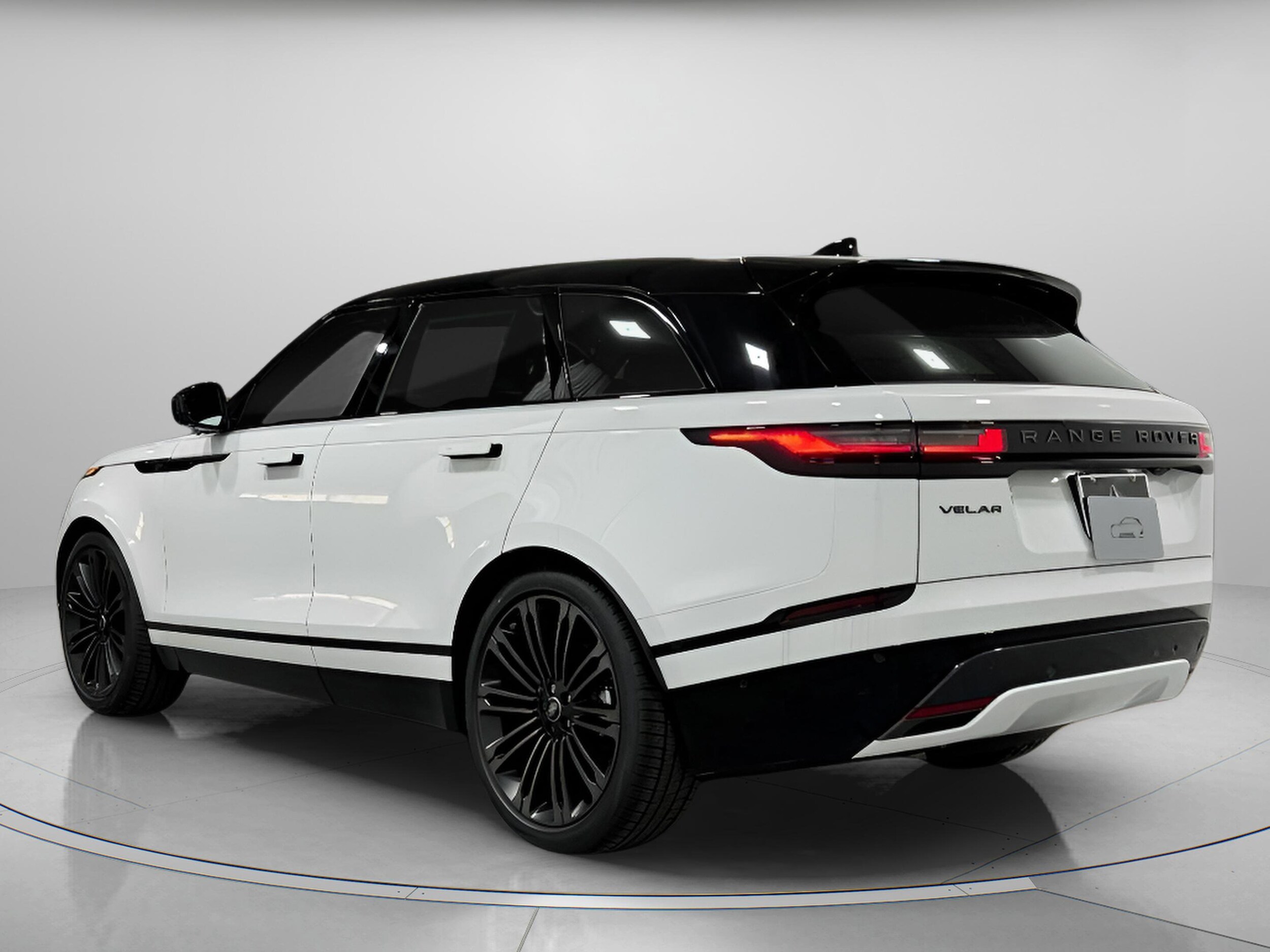 2026 Land Rover Range Rover Velar P250 Dynamic SE photo 3
