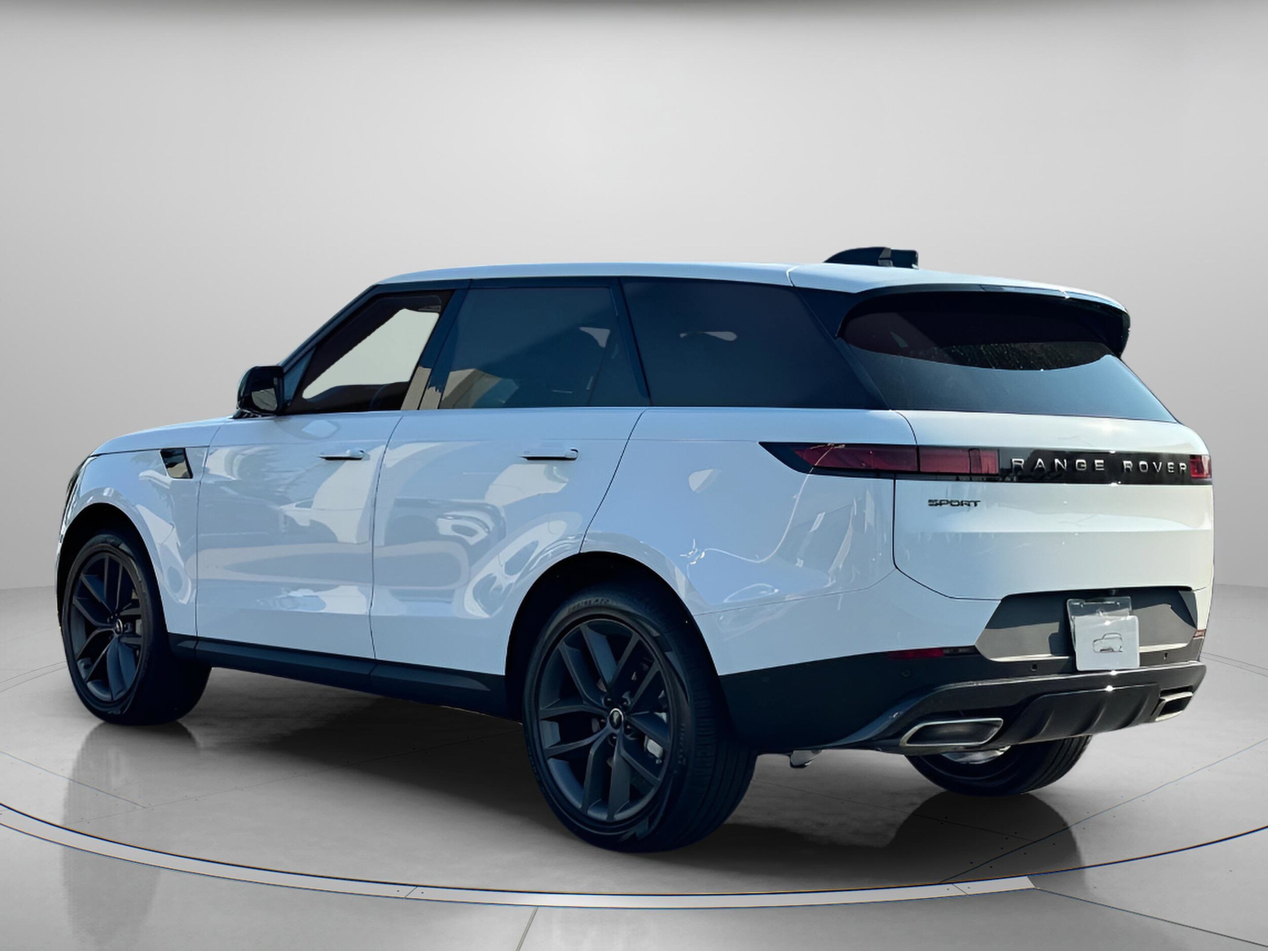 2025 Land Rover Range Rover SE photo 3