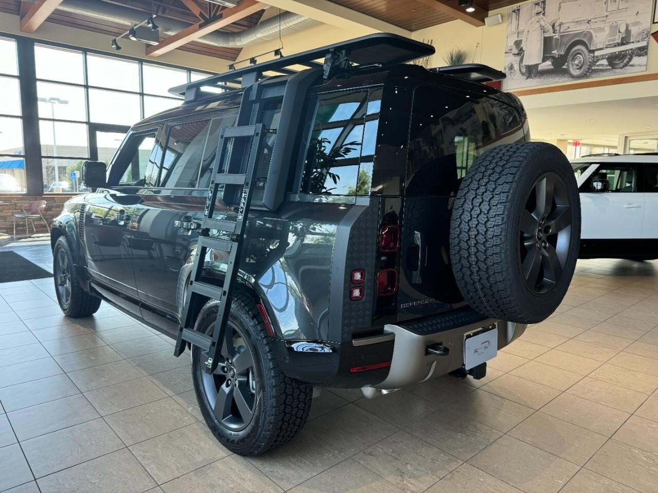 2025 Land Rover Defender 110 X-Dynamic SE photo 3