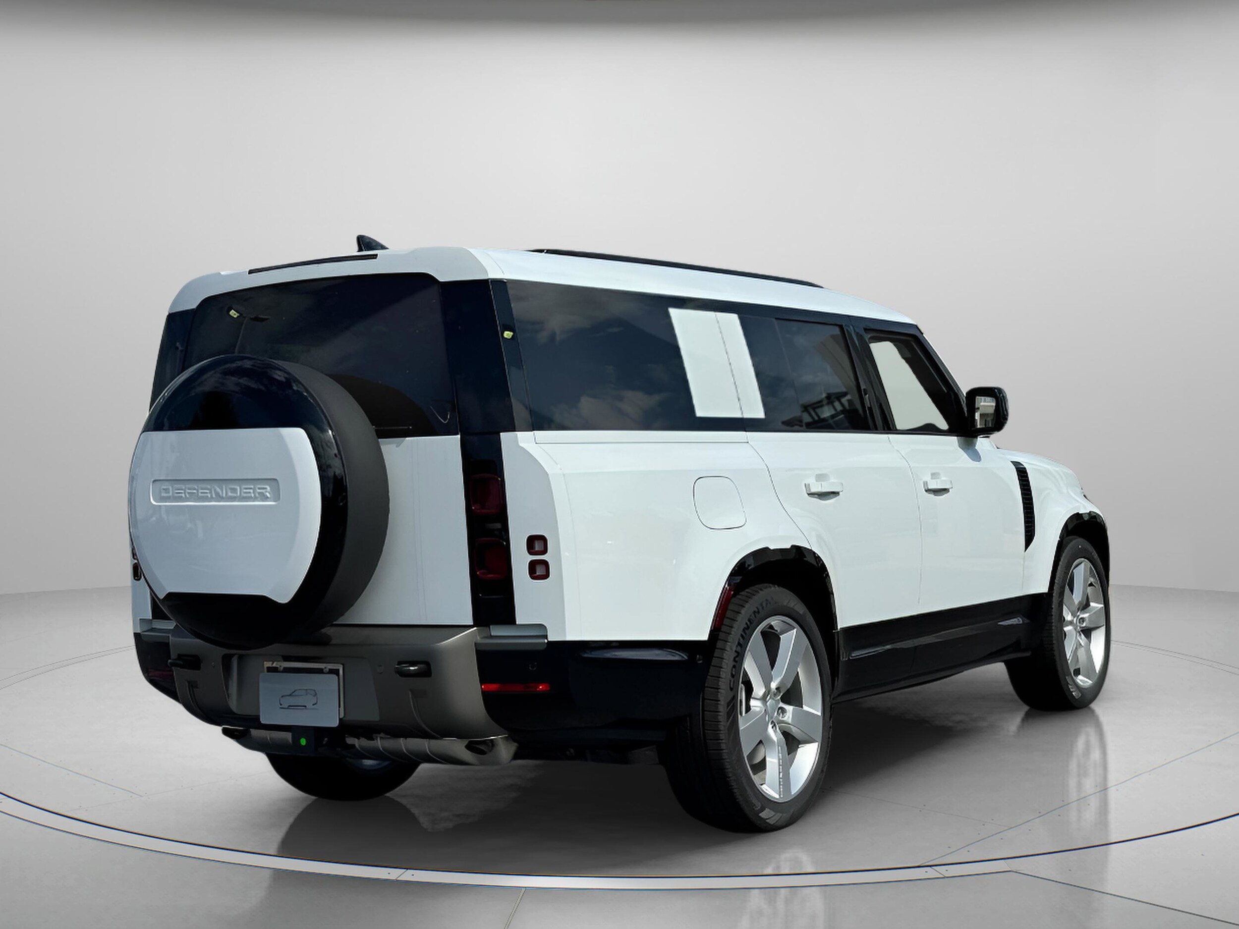 2025 Land Rover Defender 130 X-Dynamic SE photo 4