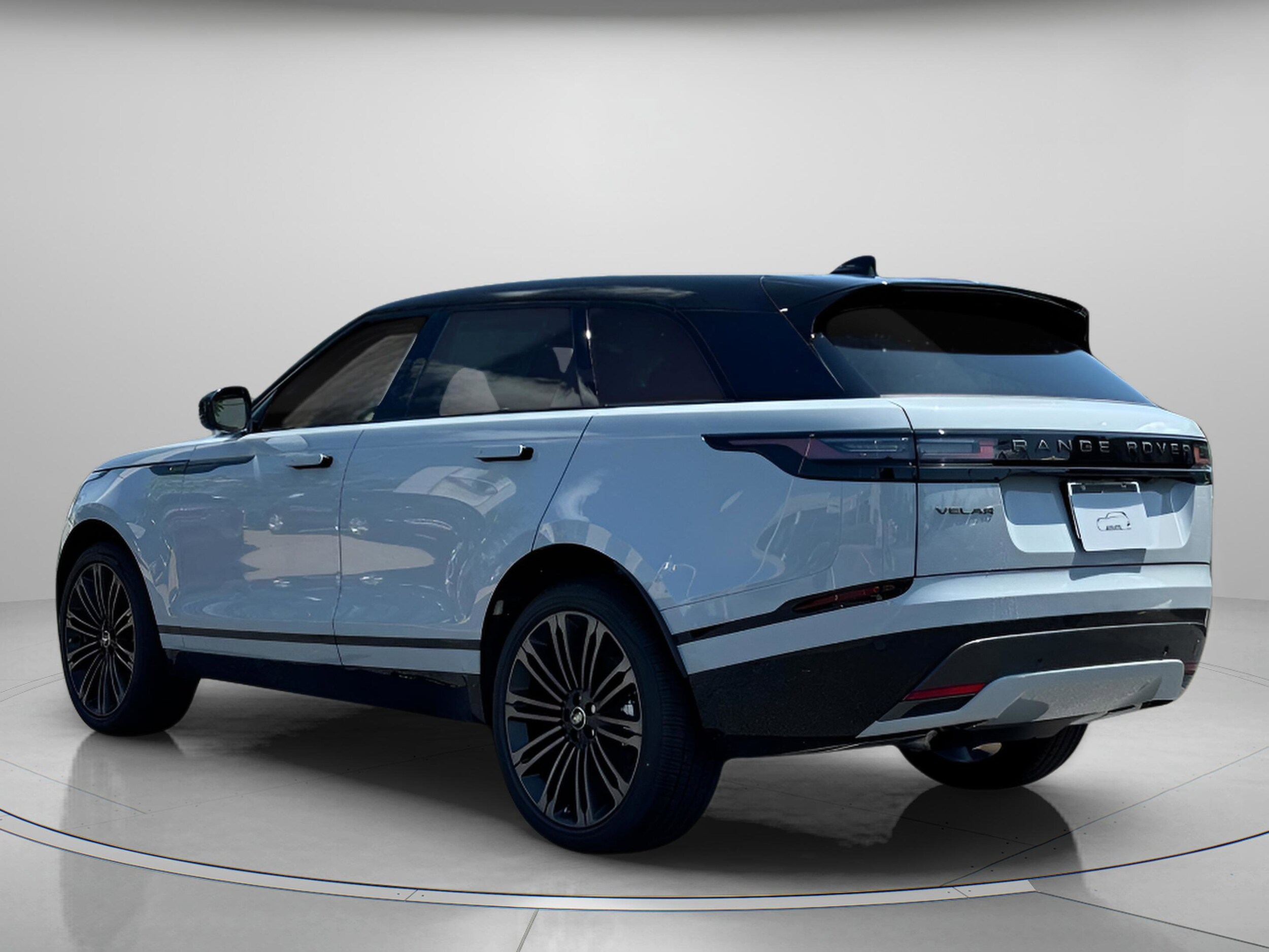 2026 Land Rover Range Rover Velar P250 Dynamic SE photo 3