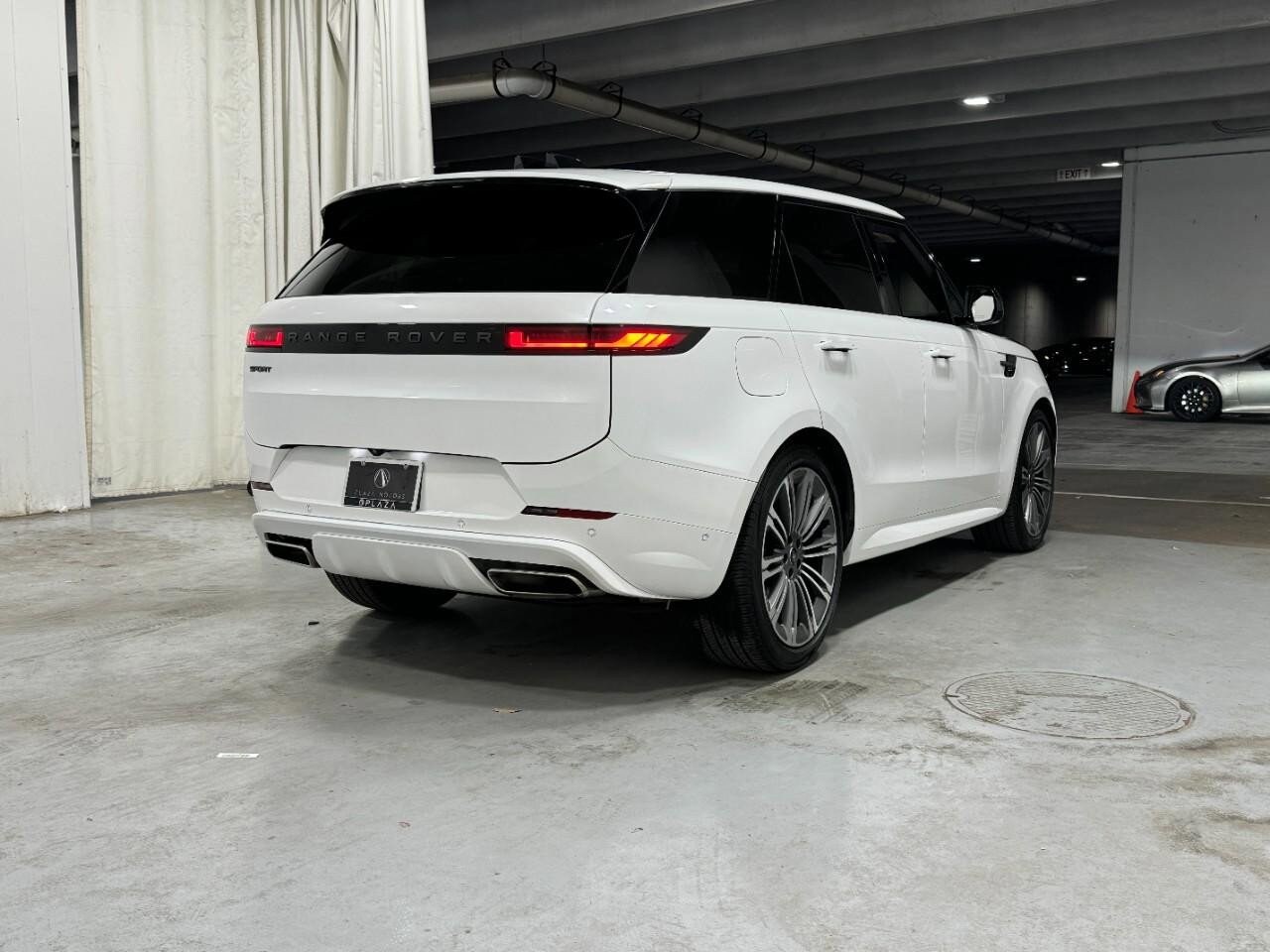 2024 Land Rover Range Rover Sport SE photo 3