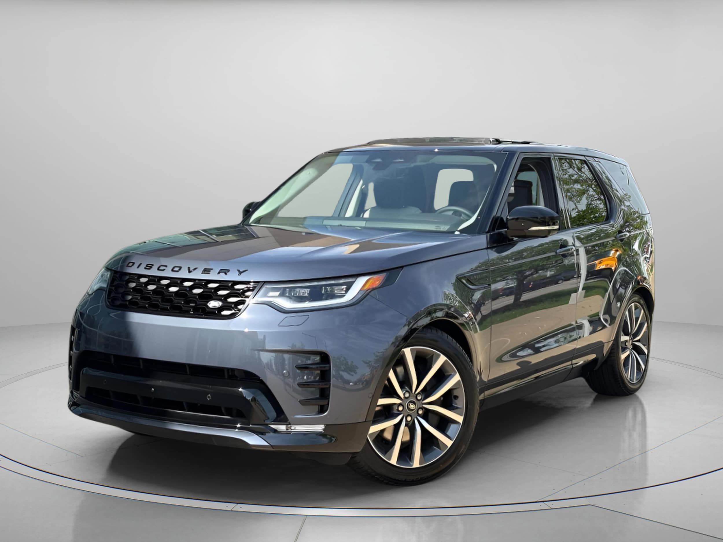 Used 2025 Land Rover Discovery Dynamic SE with VIN SALRL4EU7S2508323 for sale in Creve Coeur, MO