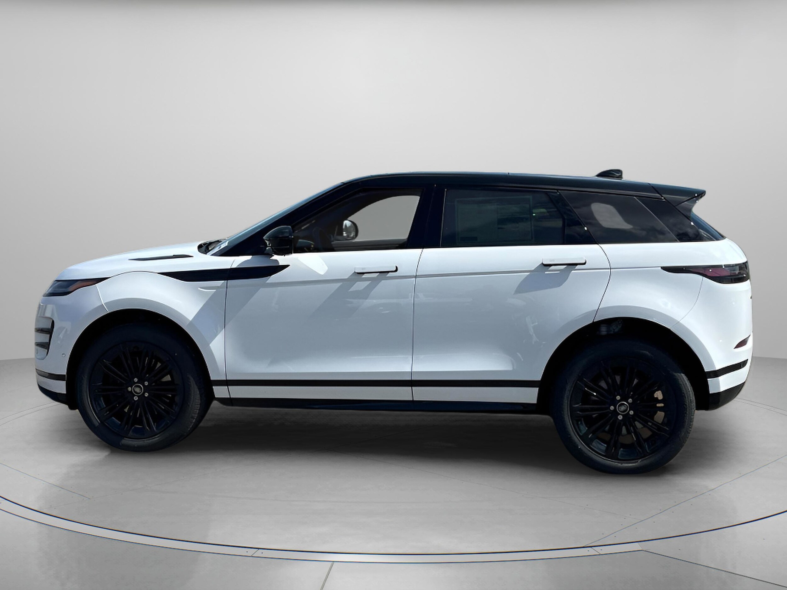 2026 Land Rover Range Rover Evoque Dynamic SE photo 2