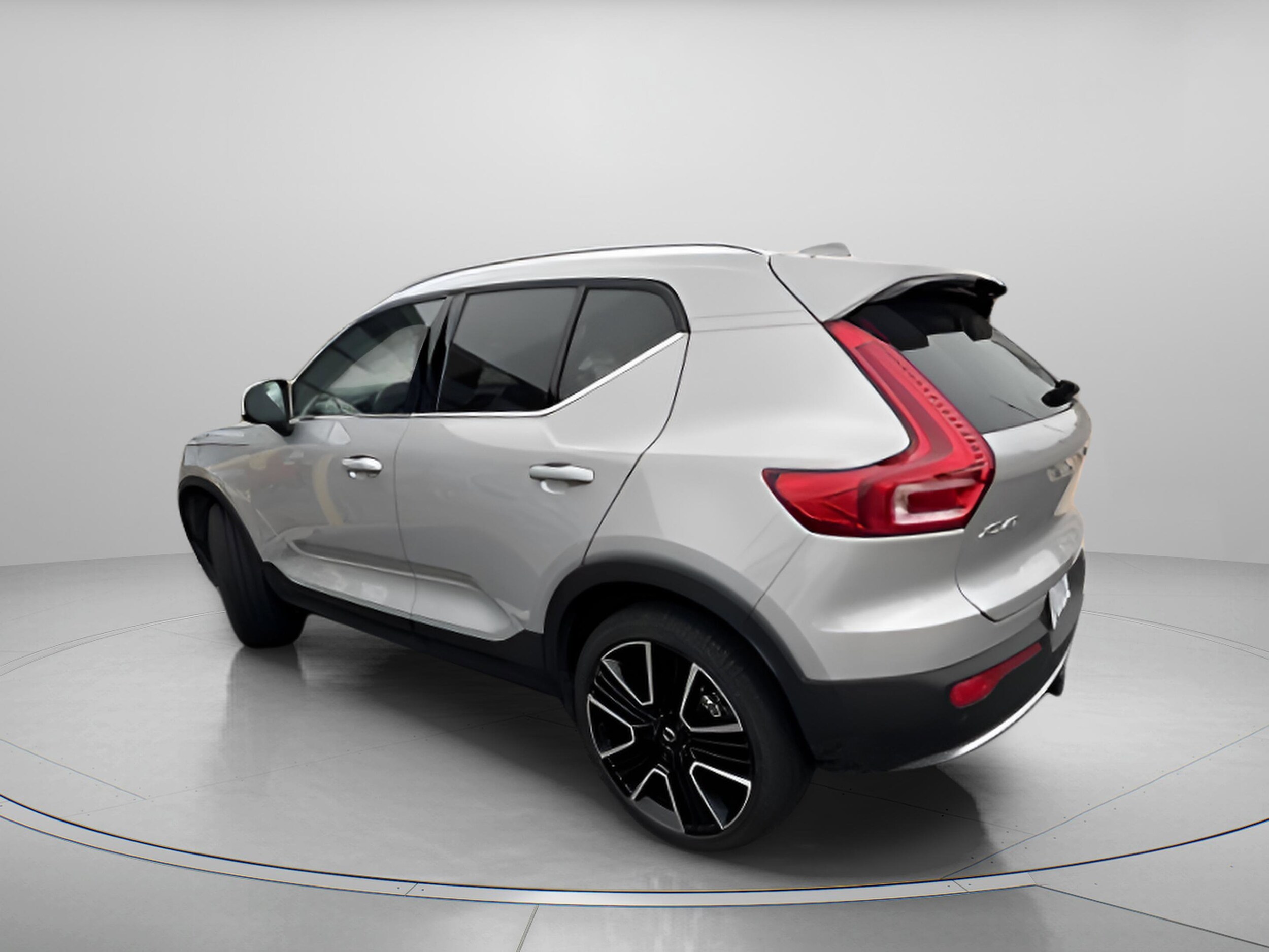 2025 Volvo XC40 photo 3