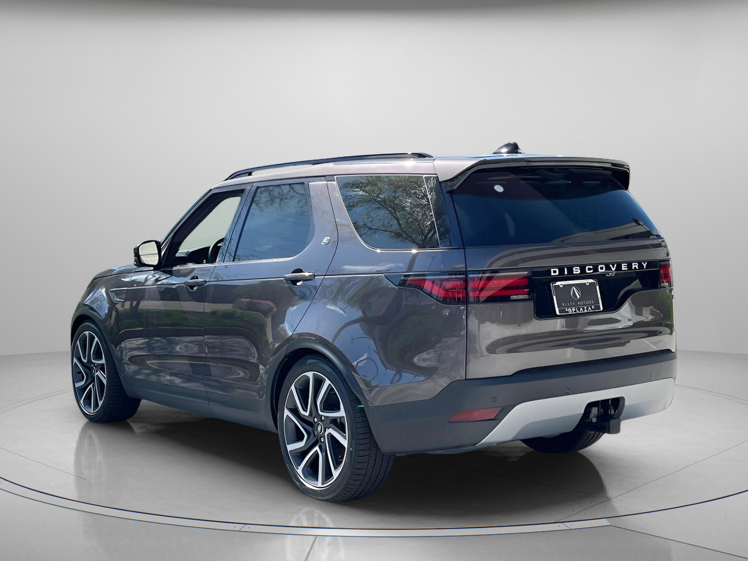 2025 Land Rover Discovery S photo 3
