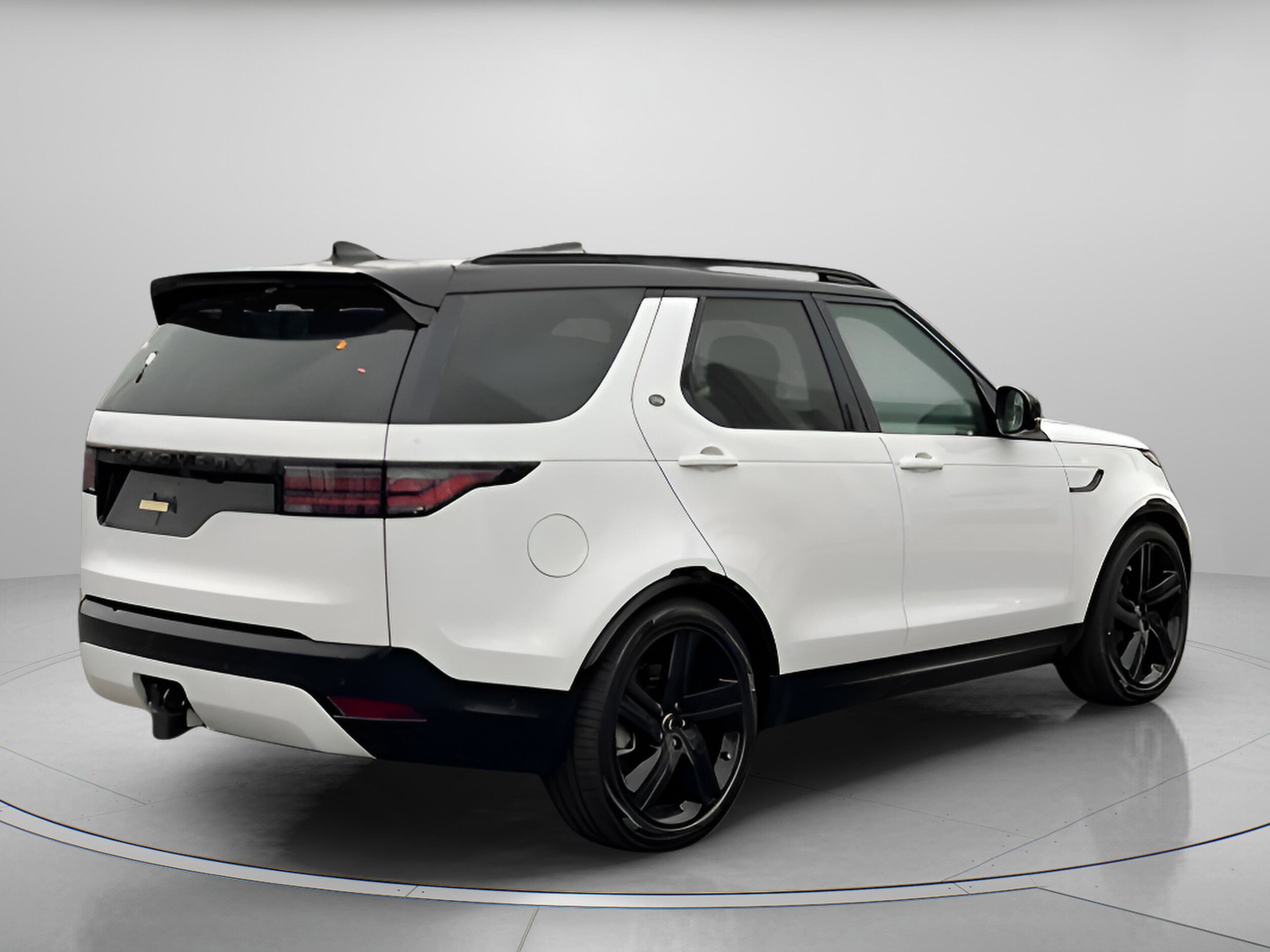 2025 Land Rover Discovery P360 Dynamic SE photo 3