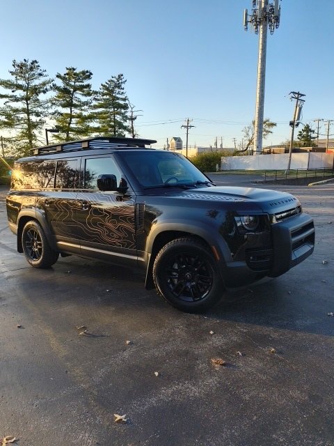 2023 Land Rover Defender SE photo 2