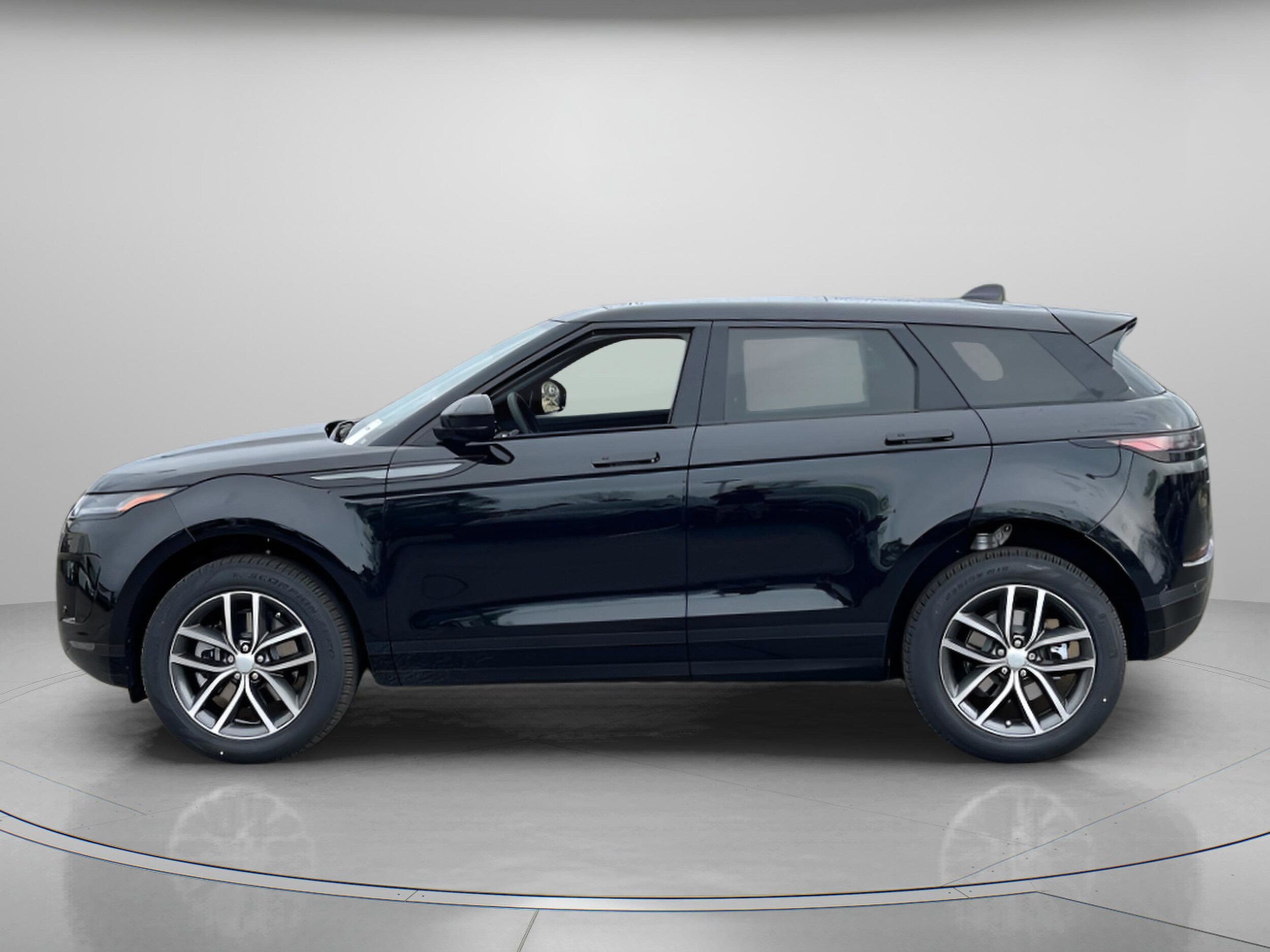 2026 Land Rover Range Rover Evoque S photo 2