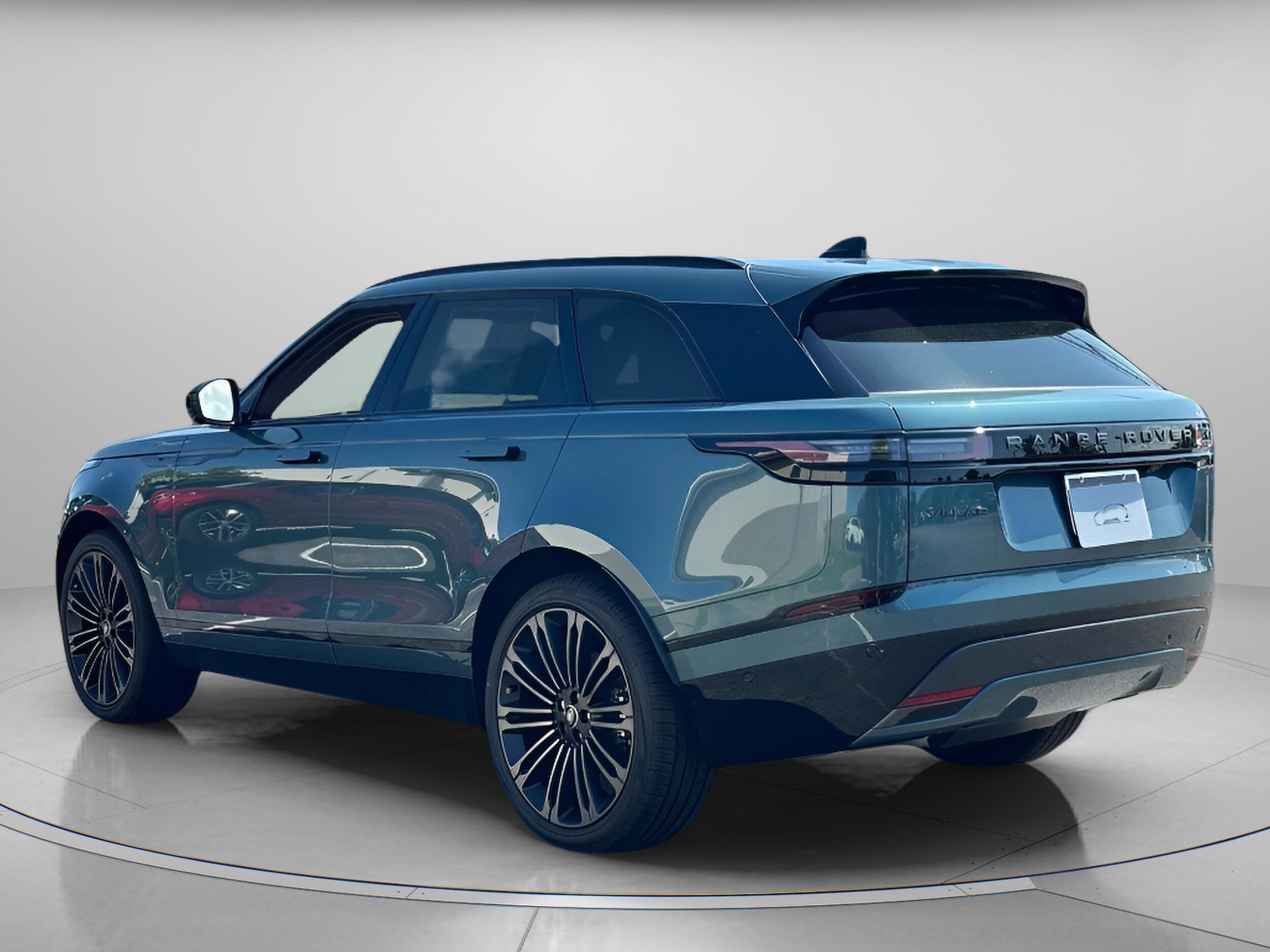 2026 Land Rover Range Rover Velar P250 Dynamic SE photo 2