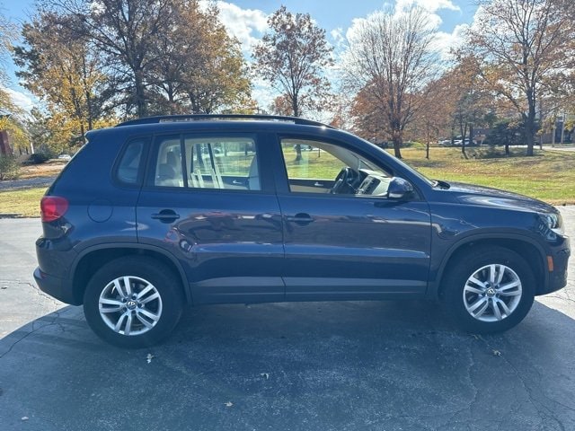 2016 Volkswagen Tiguan SE photo 2