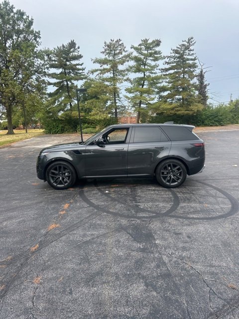 2024 Land Rover Range Rover Sport SE photo 3
